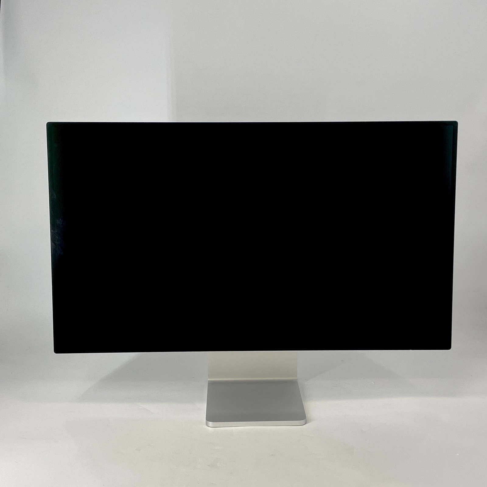 Apple Pro Display XDR 32in 6k 6016 x 3384 Nano-Texture Glass w/ Pro Stand