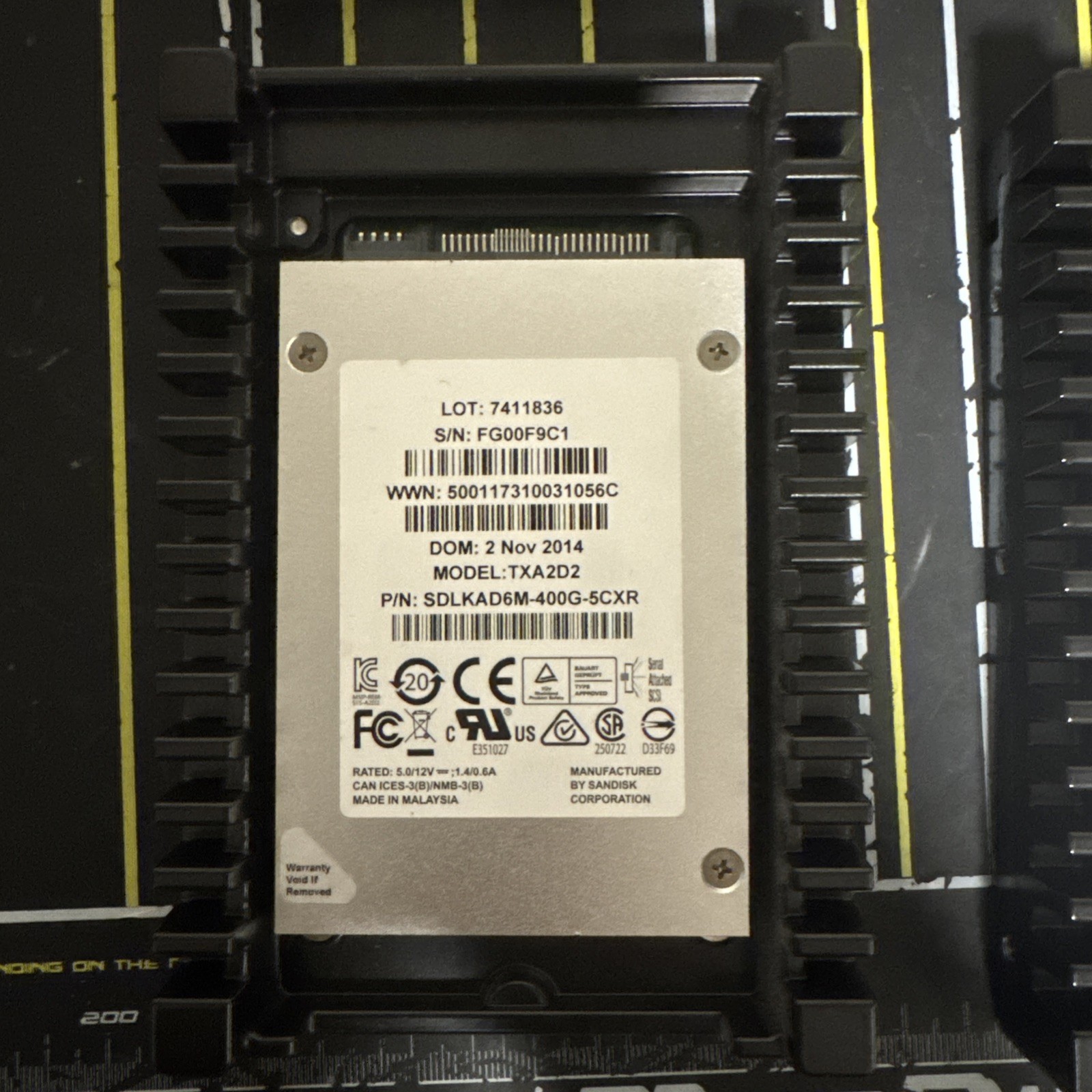 4x SanDisk TXA2D2 400 GB,Internal,2.5″ SSDs W/ IcePack SAS Heatsink