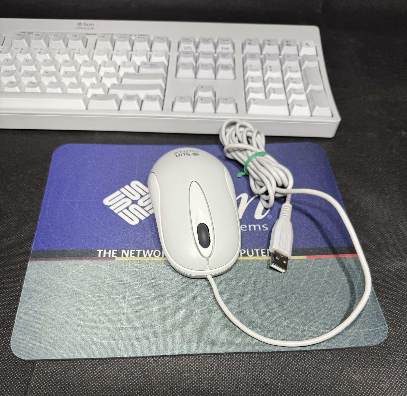 Sun Oracle 320-1367 Type-7 UNIX Keyboard, 371-0788 Type-7 USB Mouse w/Mouse Pad