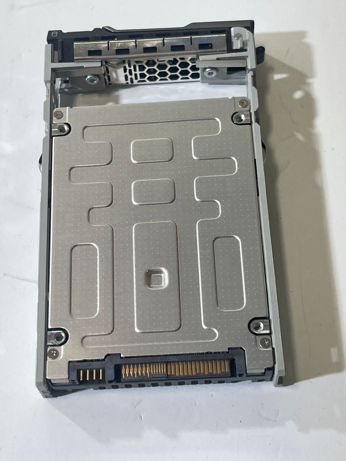 XCRDV DELL TOSHIBA 3.84TB 2.5″ 12GBPS SAS SSD PX05SRB384Y 0XCRDV W/ TRAY