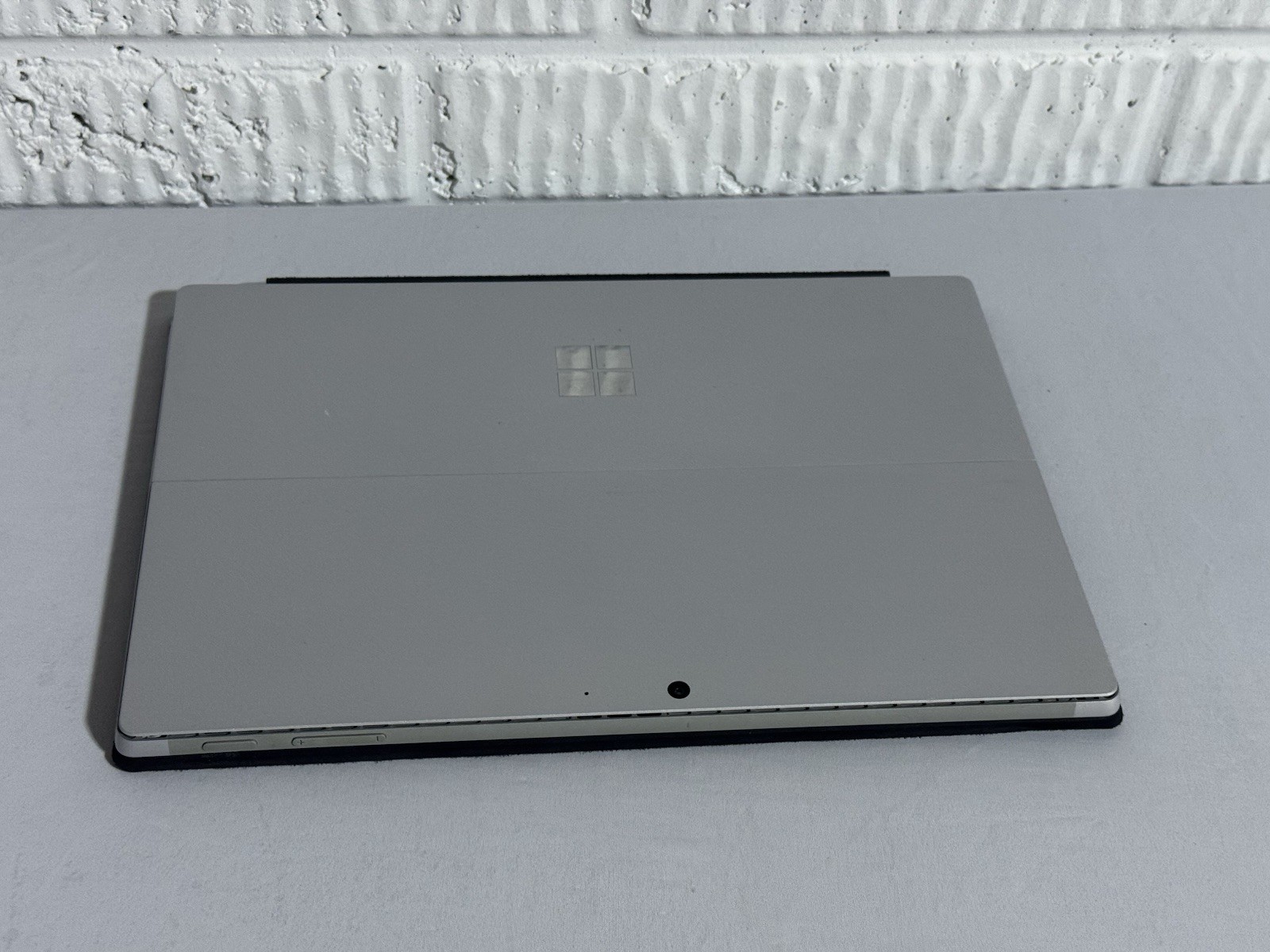 Microsoft Surface Pro 7 i5/16GB/256GB – Cracked Screen – AS/IS – PARTS & REPAIR