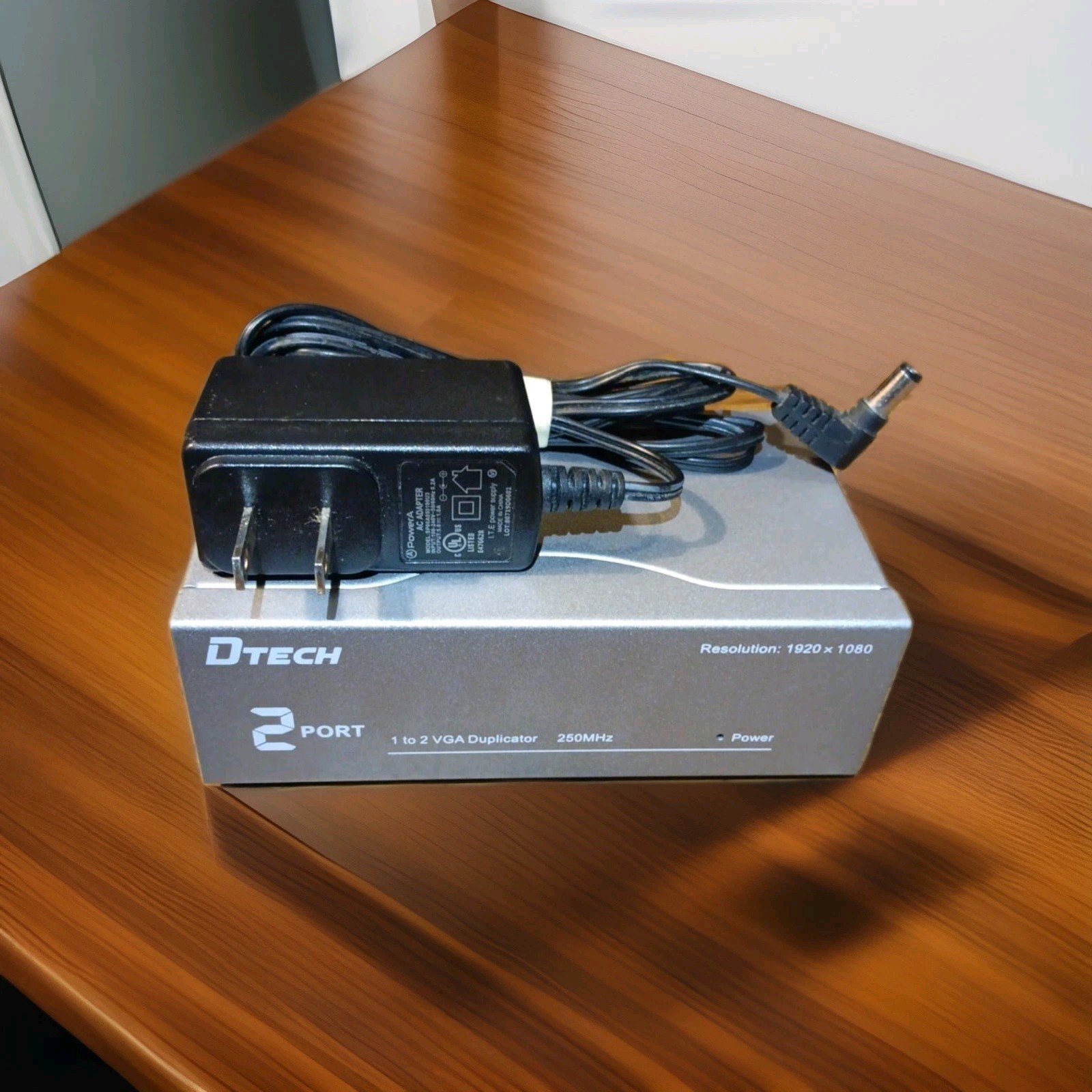 Dtech 2 Port VGA Splitter/Duplicator 250MHz w/AC Adapter/Excellent Cond.