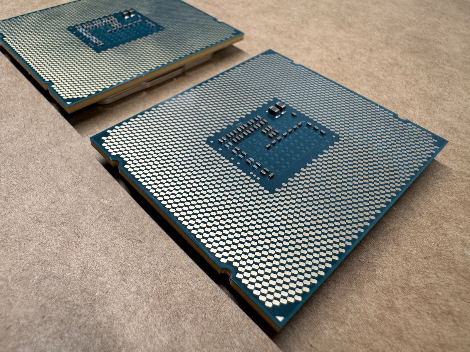 LOT OF 2 INTEL XEON E5-2620 V3 SR207 2.4GHZ 15MB 6 CORE 85W – SERVER PULL