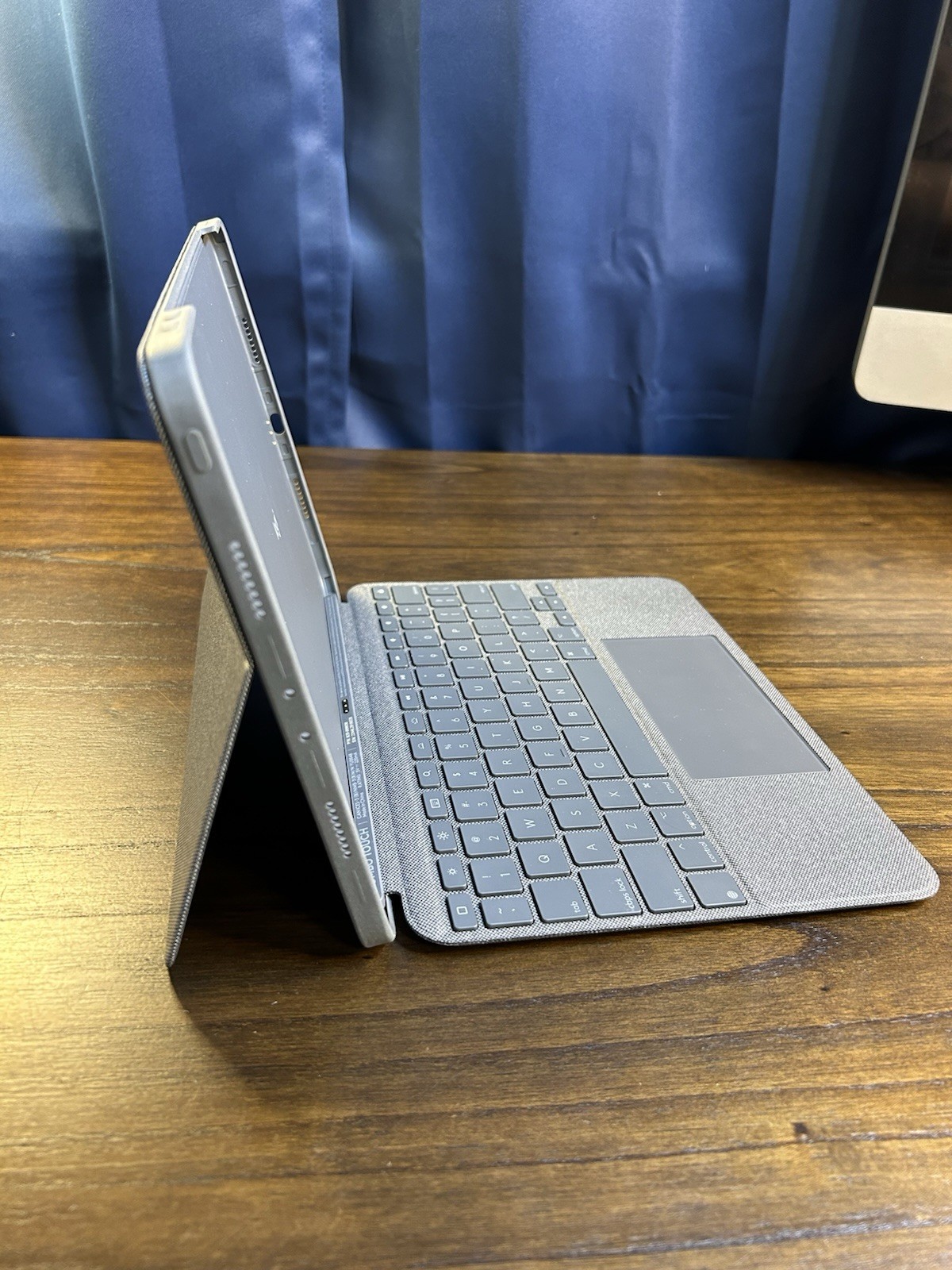 Logitech Combo Touch Keyboard Case w/ Trackpad for iPad Pro 11” 1st 2nd 3rd Gen