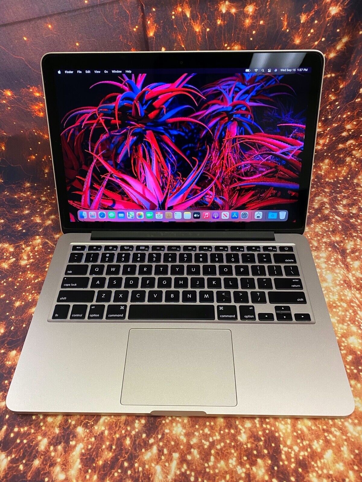 Apple MacBook Pro 13″ 2015 Retina 2.7 Core i5 16GB RAM-512GB SSD. Nice Condition