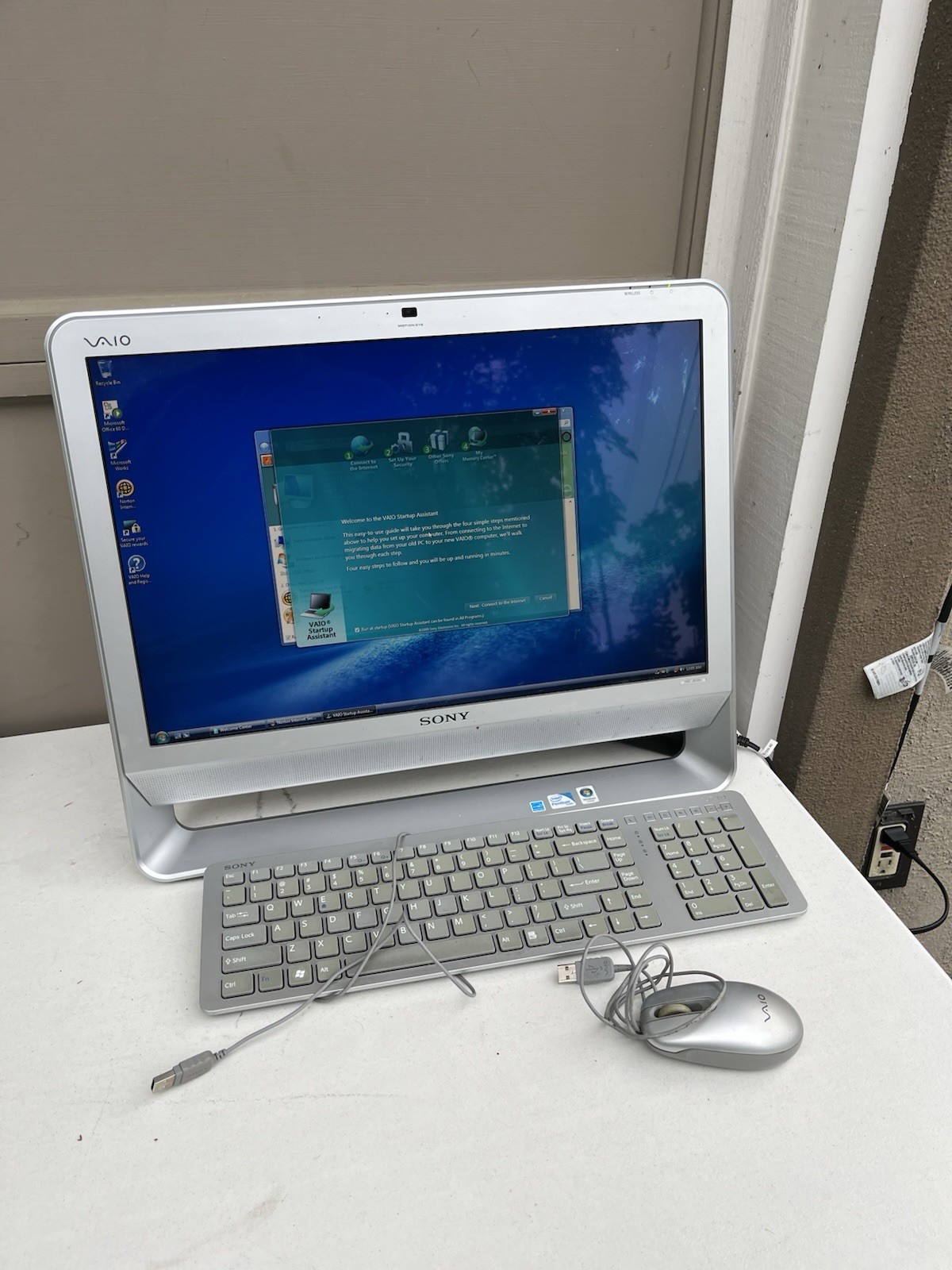 Sony VAIO VGC-JS All-in-One Desktop PC PCG-2N2L Vista Silver USB Keyboard Mouse