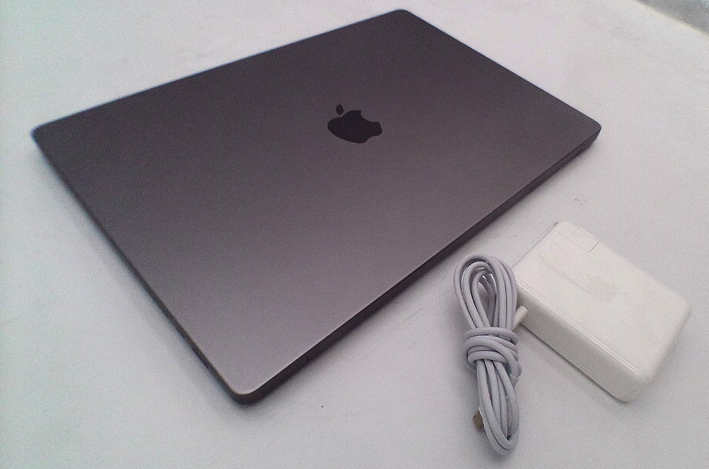 Apple MacBook Pro M1 MAX 16″ A2485 10-Cores 64GB / 1TB Gray 2021 -97% Battery