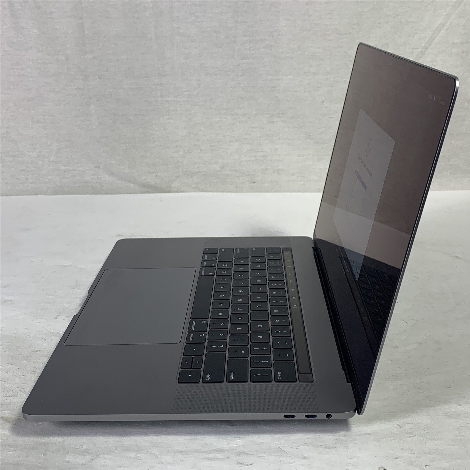 Apple MacBook Pro A1990 15″ 2019 Laptop Oct Core i9-9980HK 2.4GHz 16GB 500GB SSD