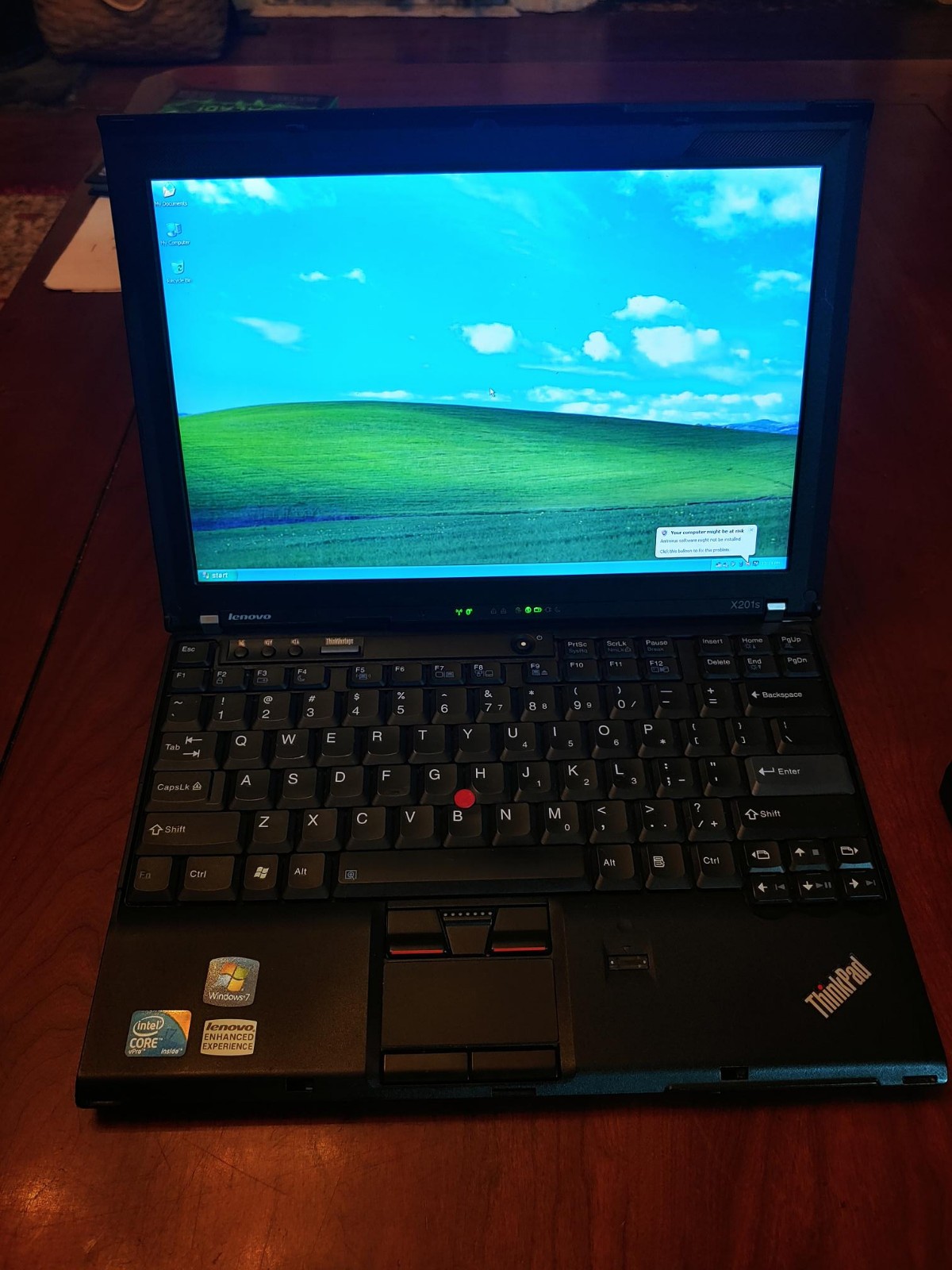Lenovo ThinkPad x201s Laptop Dual Boot Windows XP Pro Linux Mint Core i7 500GB
