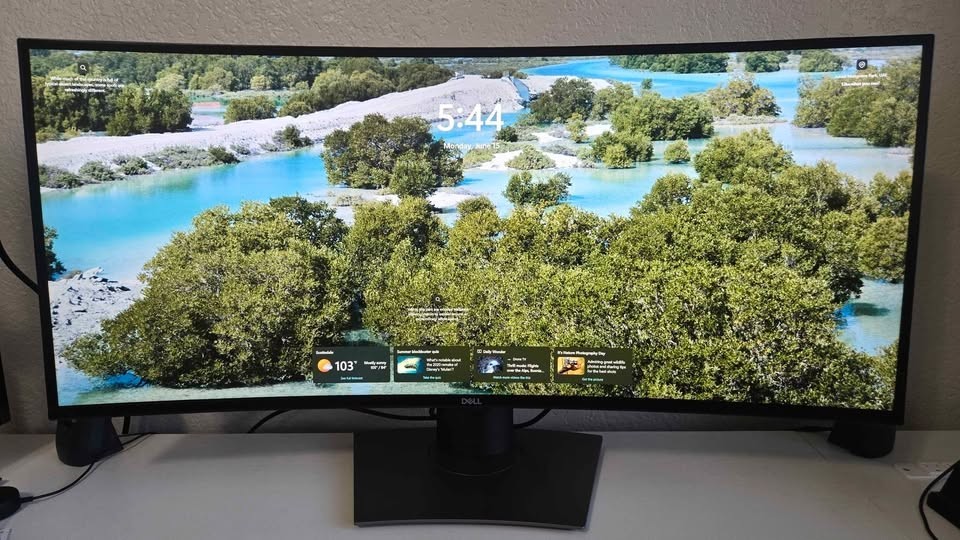 Dell UltraSharp U3818DW 38″ Curved LCD Monitor 3840×1600 21:9 HDMI/DP/USB-C 100w