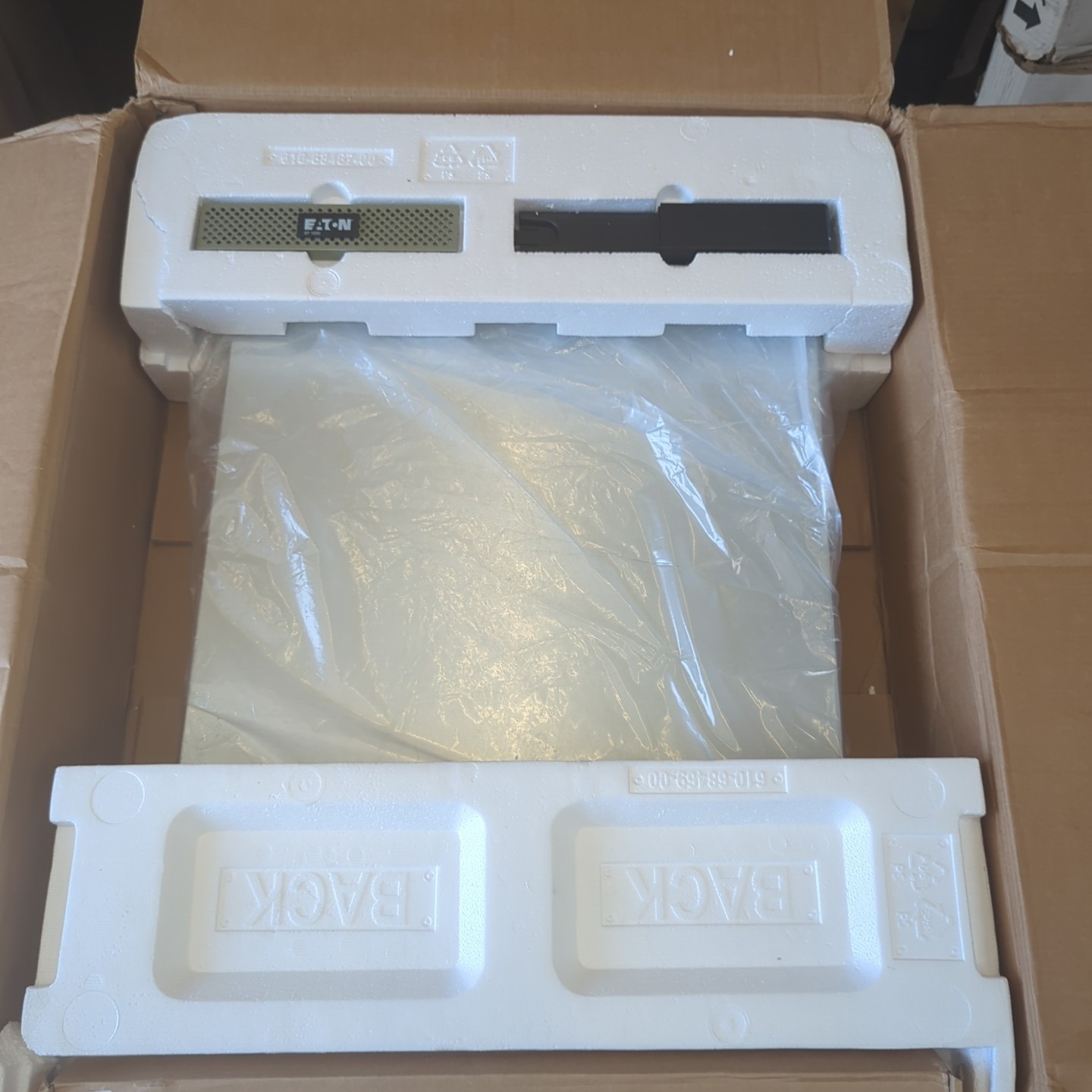 EATON 5P 1550VA 1100W 230V Line Interactive UPS w/ Rails 5P1550GR NEW 0HRS!!