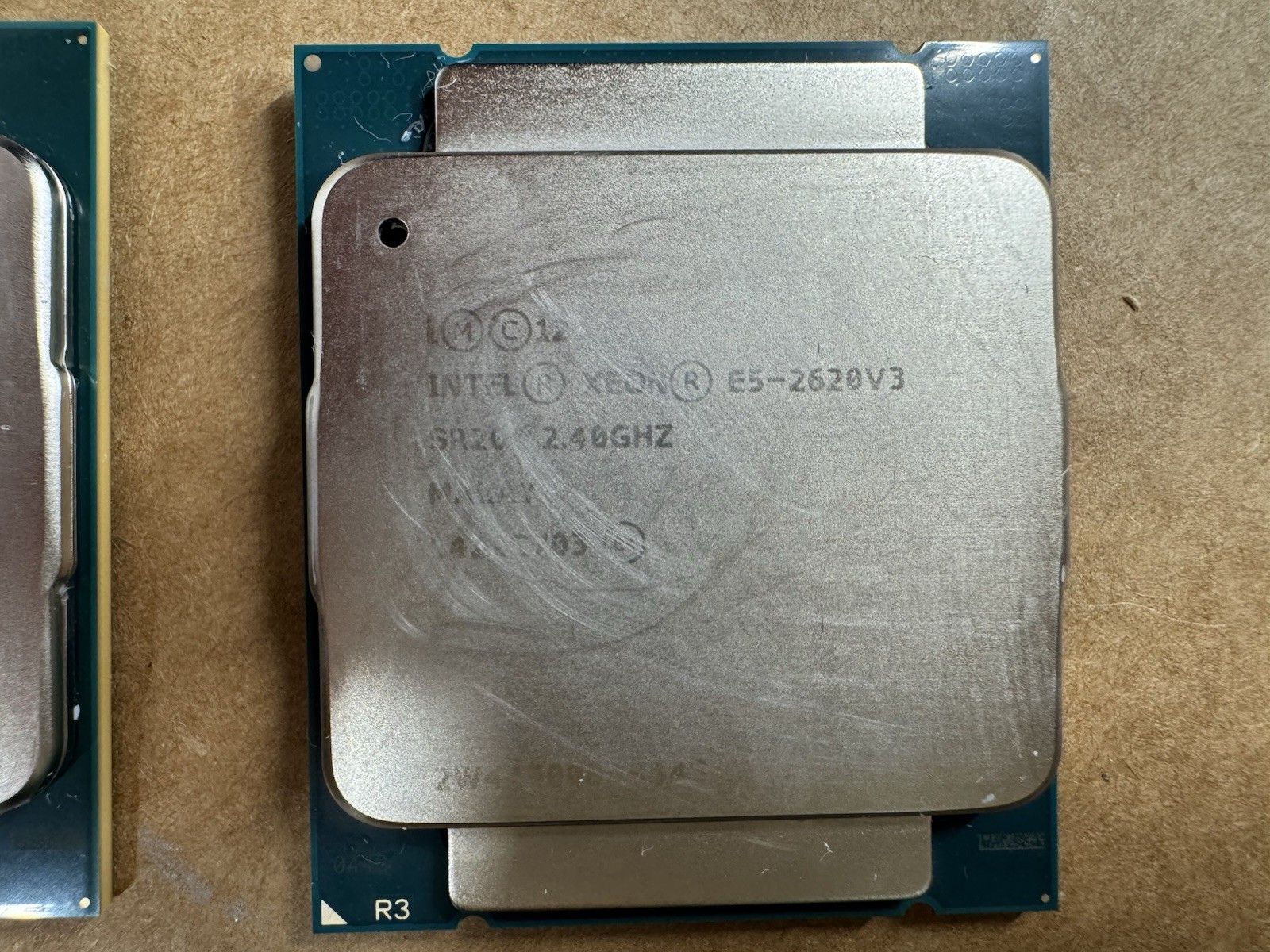 LOT OF 2 INTEL XEON E5-2620 V3 SR207 2.4GHZ 15MB 6 CORE 85W – SERVER PULL