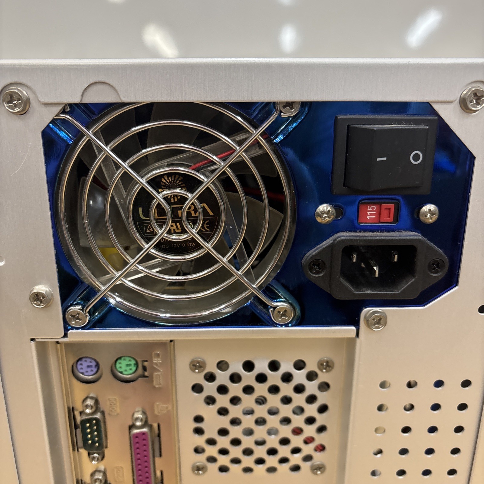 Custom Desktop PC ***Unknown Specs – Turns On***Parts/Repair