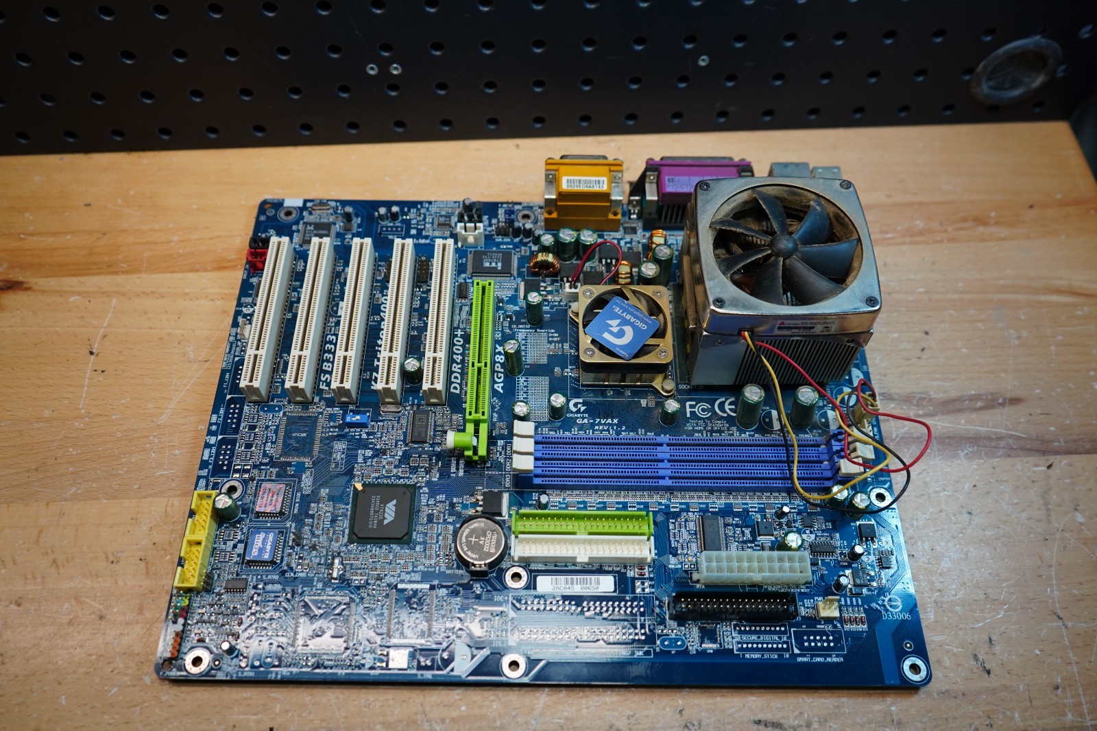 (P) Gigabyte GA-7VAX Socket A Motherboard with CPU & Coolers AGP8X DDR