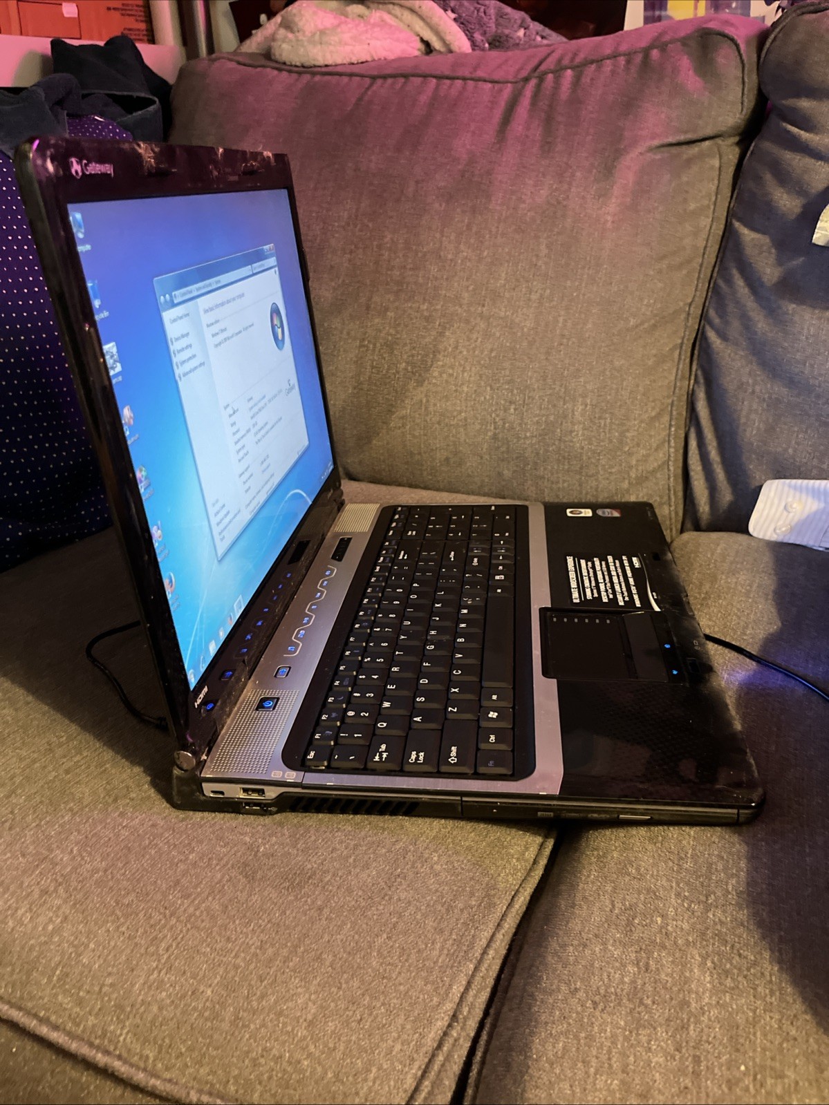 Gateway Model MG1 P-6822 Laptop 17″ Core 2 Duo, 3GB RAM Windows 7 Tested Works