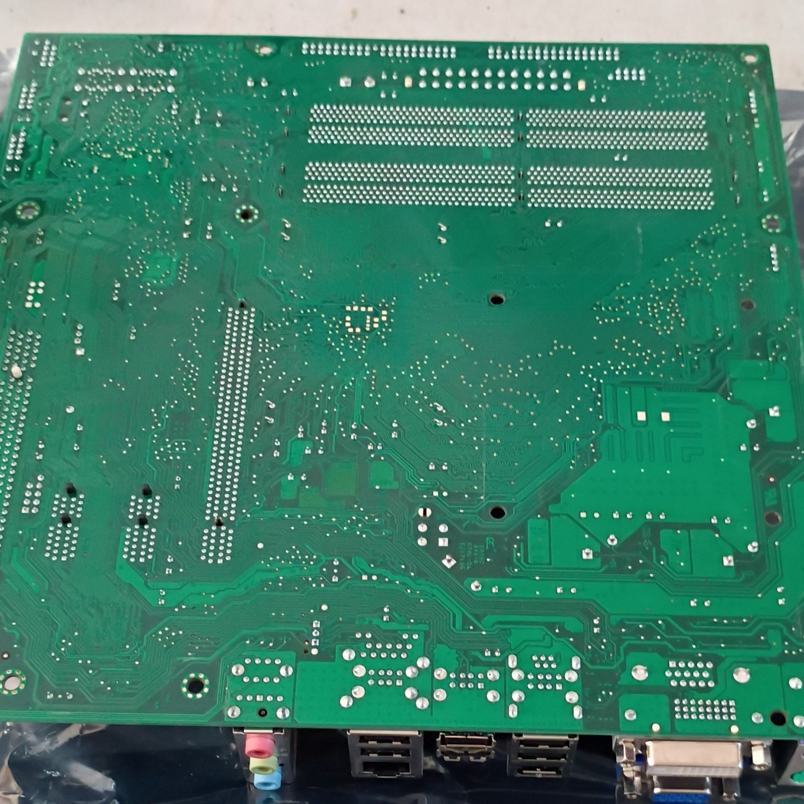 Intel ATX Motherboard DDR3 4 Slots On-Board Audio with CPU Cooler