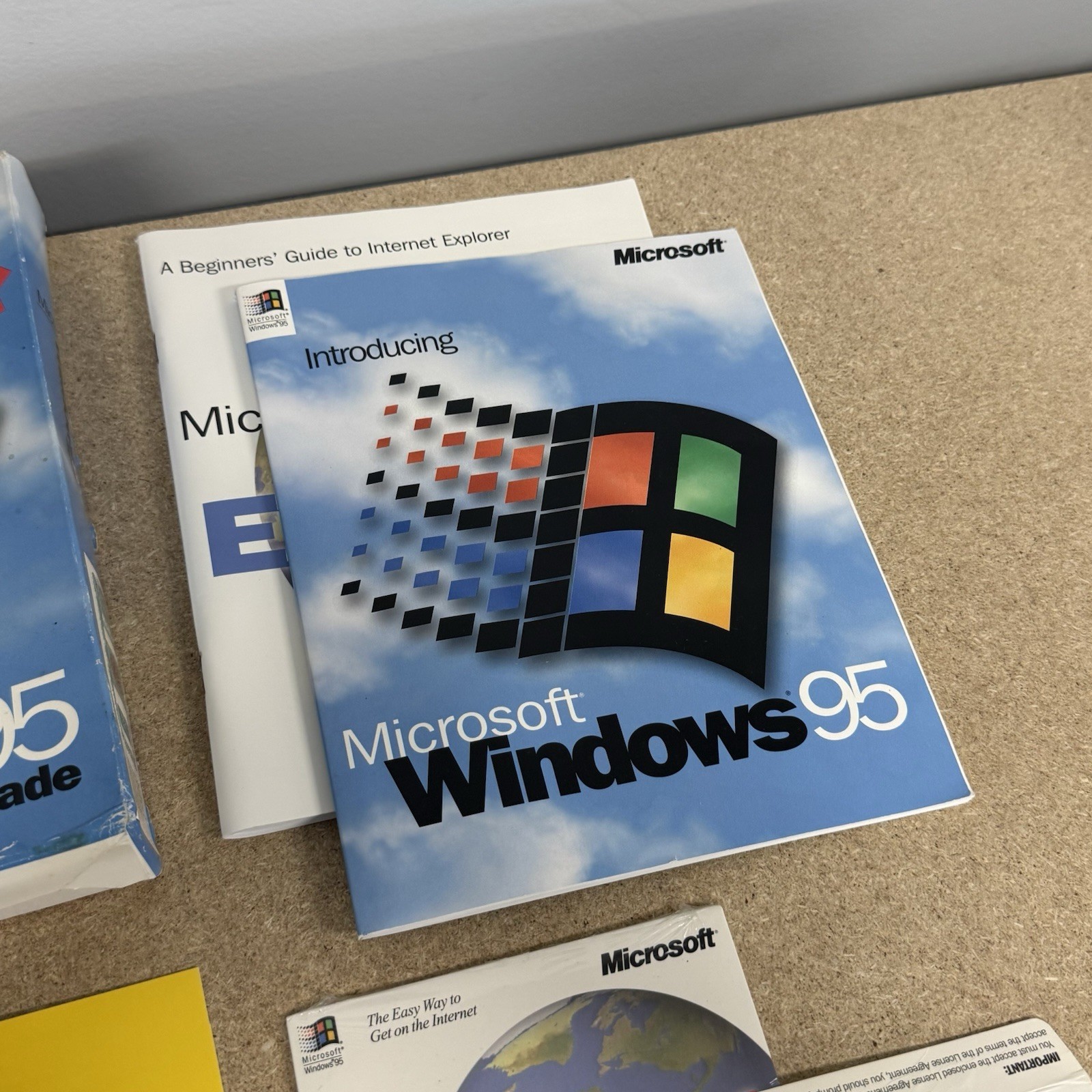 Microsoft Windows 95 Upgrade Big Box Software w/ CD-ROM + Product Key + Manual