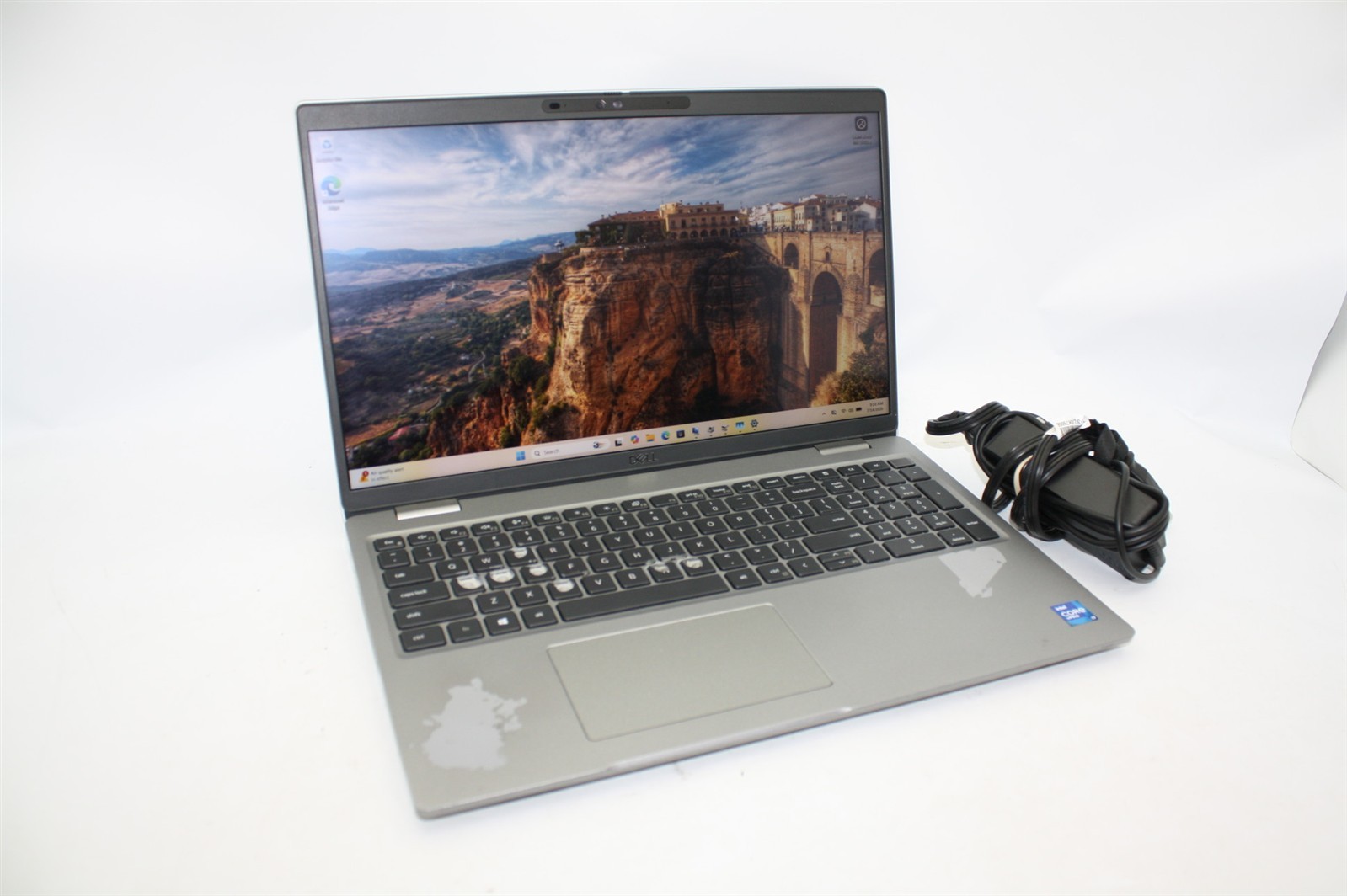 15.6″Dell Latitude 5520 i7-1185G7 3.00GHz RAM 16GB NVMe 256GB/Cosmetic issue