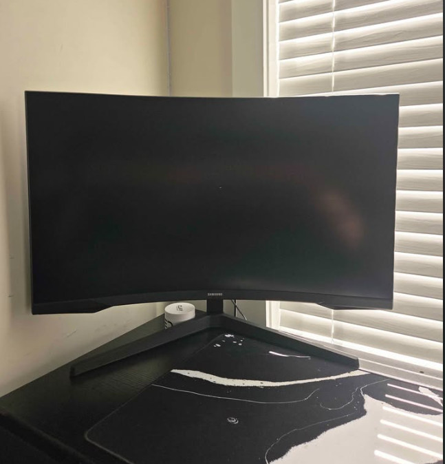 Samsung Odyssey 32″ G5 QHD Curved Monitor 165Hz 1000R 1ms Black LS32CG554ENXZA