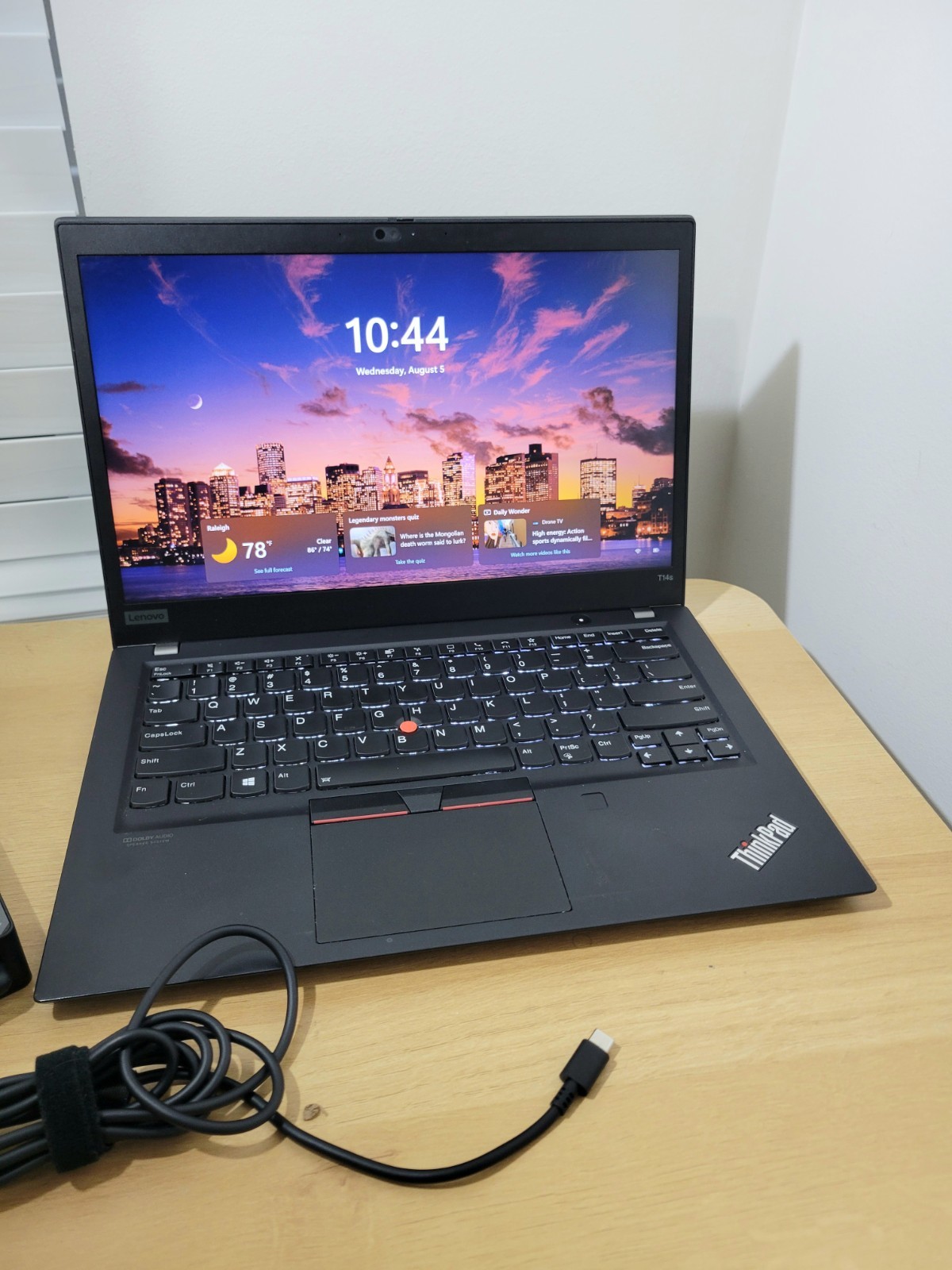 Lenovo ThinkPad T14s i7 10610U 32GB RAM 256GB FHD 14″ W/ Wwan. Grade B
