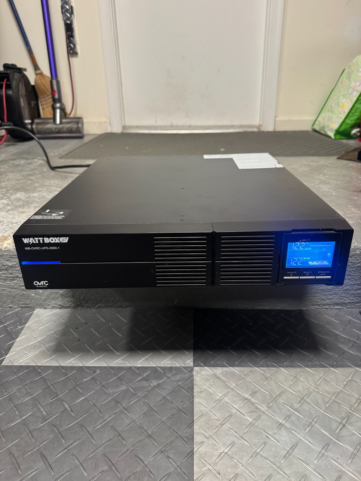 WATTBOX WB-OVRC-UPS-2000-1, Uninterruptible Power Supply, 2000VA