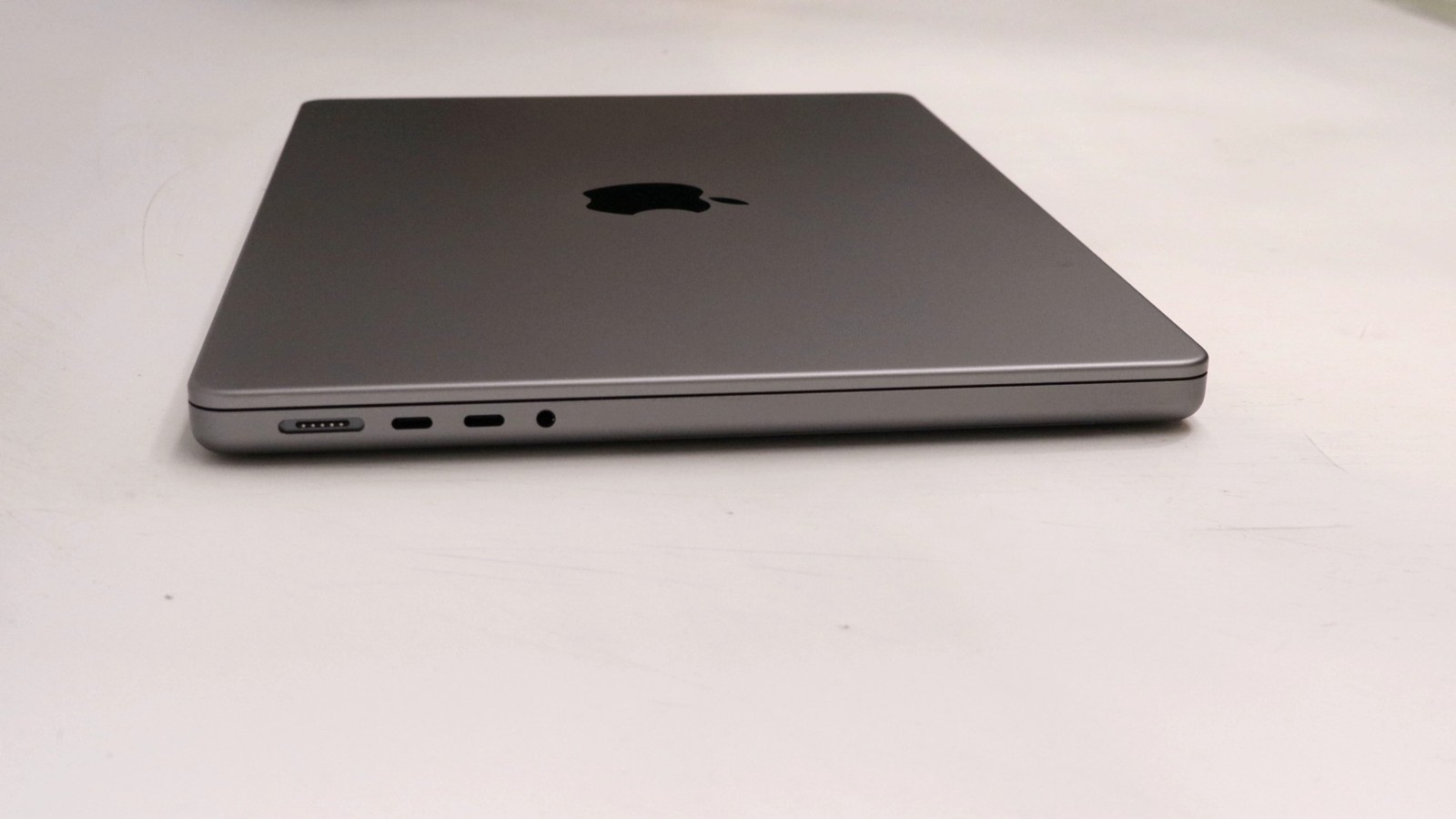 Apple MacBook Pro 14 M1 Pro 10-Core 32GB 512GB Gray 2021 – Used Very Good
