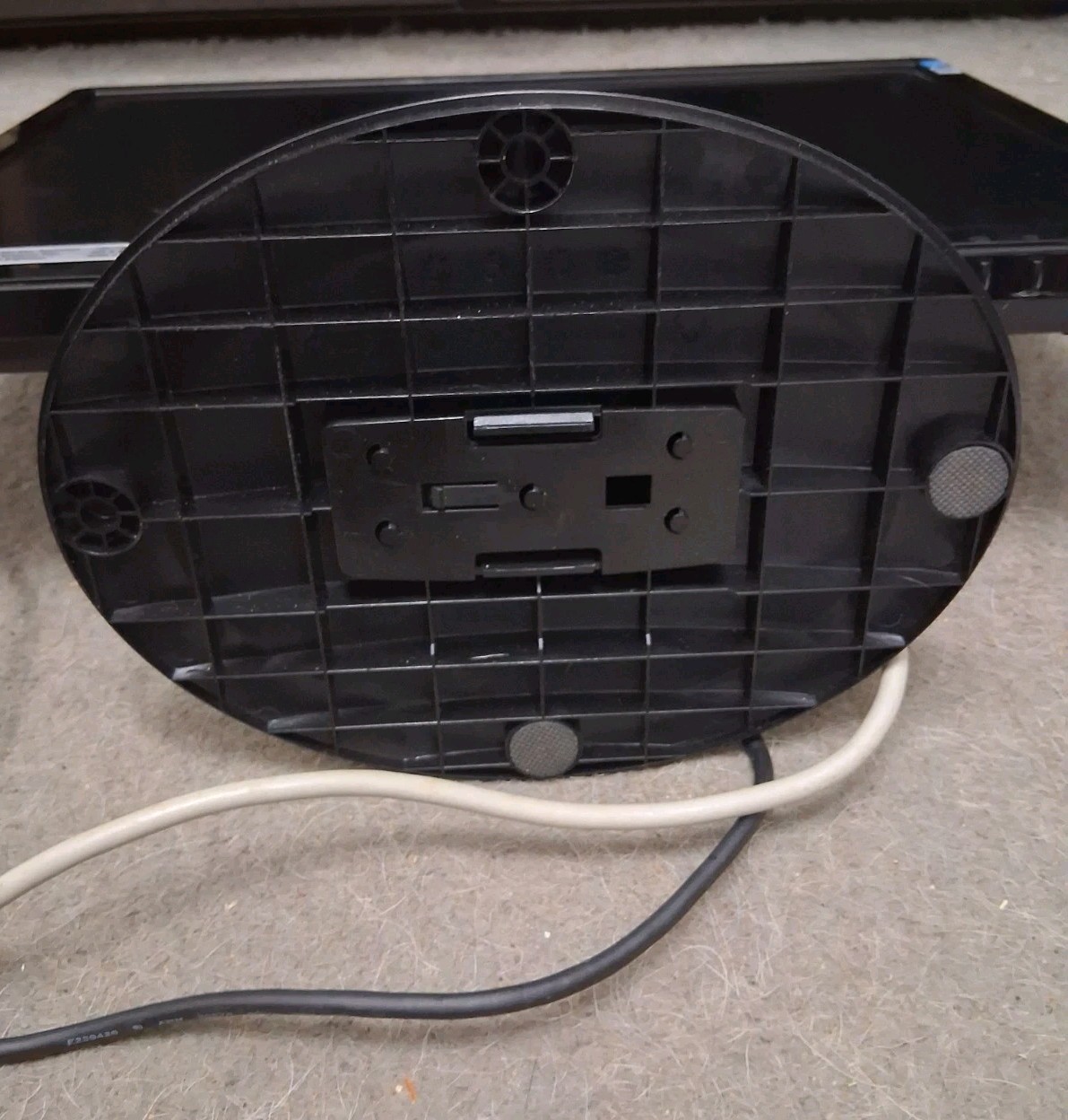 ENVISION PERIPHERALS G917W1 LCD WIDESCREEN CPU/GAME BLACK 19″ MONITOR + HOOKUPS!