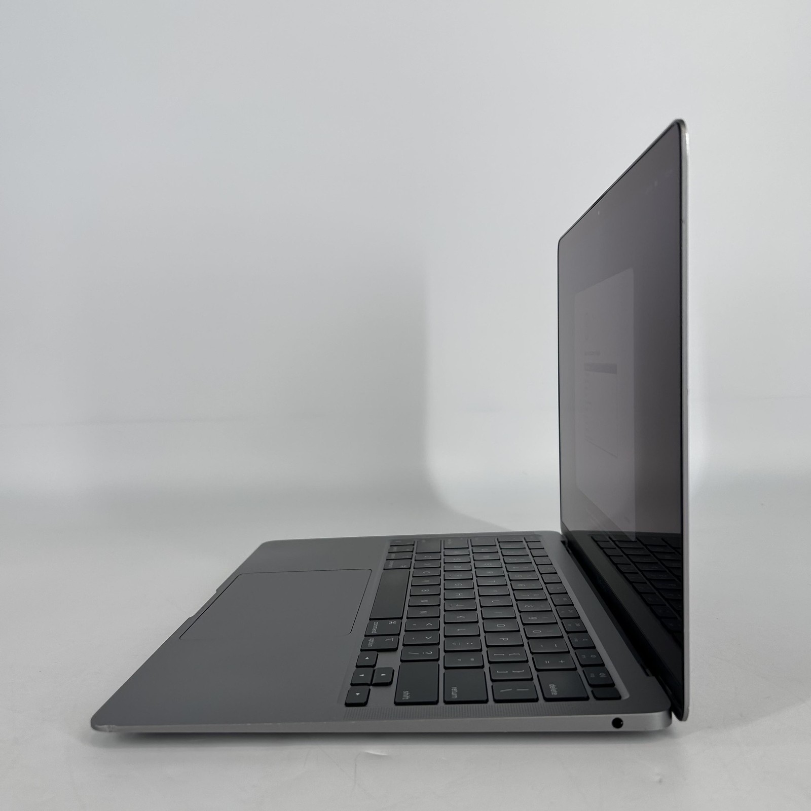 MacBook Air 13 Space Gray 2020 M1 8-Core CPU 7-Core GPU 8GB 256GB White Spots