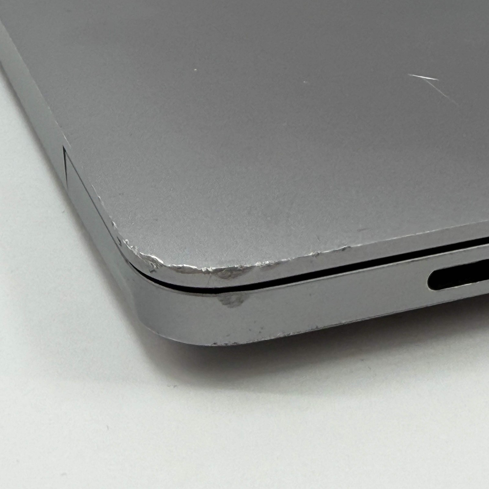 Broken 2019 Apple MacBook Pro 16″ i7 2.6GHz 32GB RAM 512GB SSD Silver A2141 Read