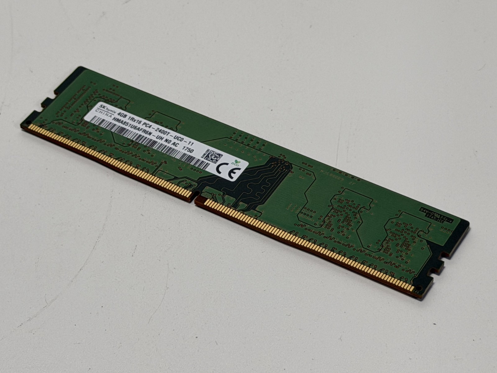 SK hynix 4GB 1Rx16 DDR4 DIMM PC4-2400T-UC0-11 Ram HMA851U6AFR6N-UH