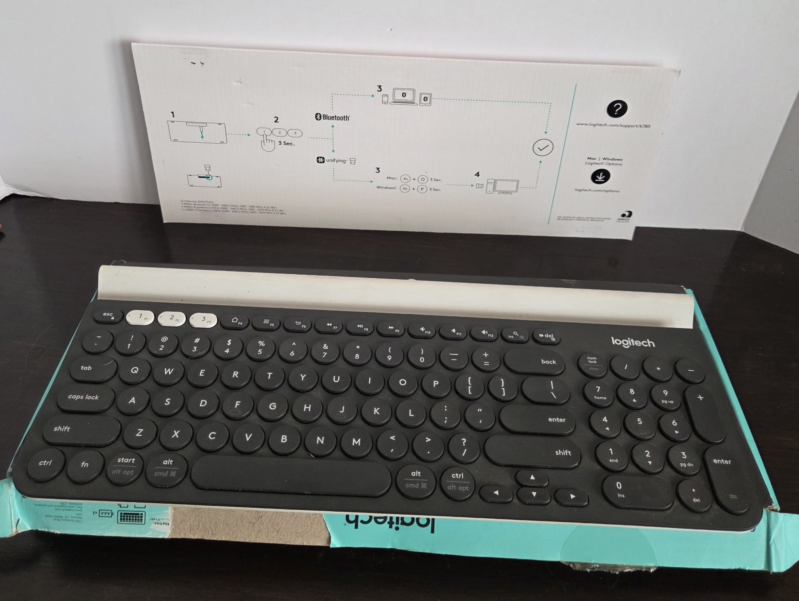 Logitech K780 Multi Device Wireless Keyboard MAC/WINDOWS/CHROME OS/ANDROID/IOS