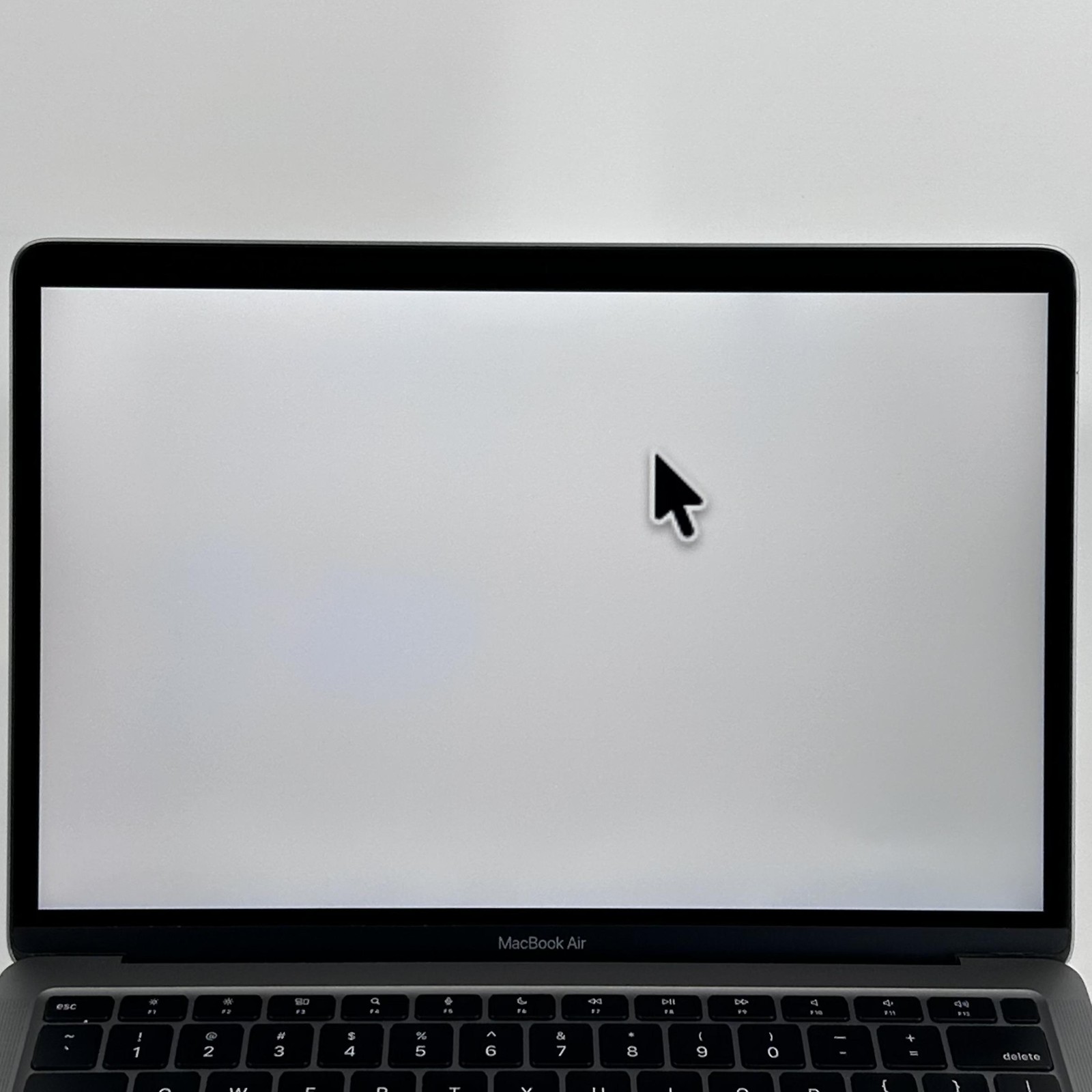 MacBook Air 13 Space Gray 2020 M1 8-Core CPU 7-Core GPU 8GB 256GB White Spots