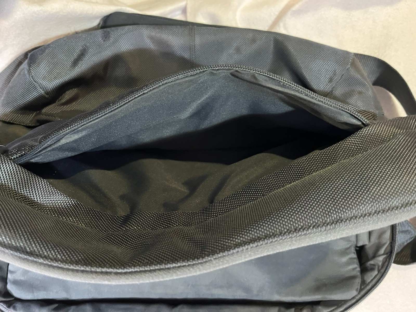 Universal Black Padded Laptop Messenger Bag Shoulder Briefcase Carrying Case 15″