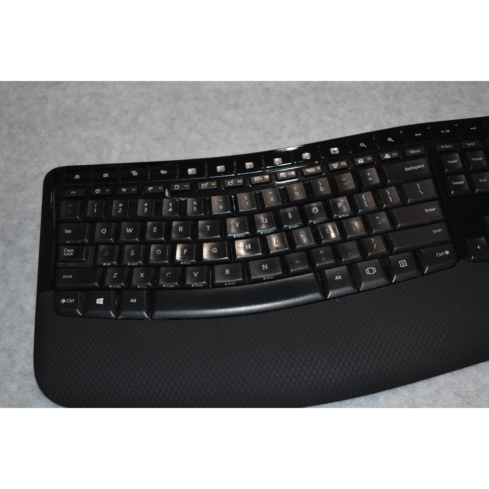 Microsoft Wireless Comfort Keyboard 5050 Model 1728 No USB Dongle Ergonomic