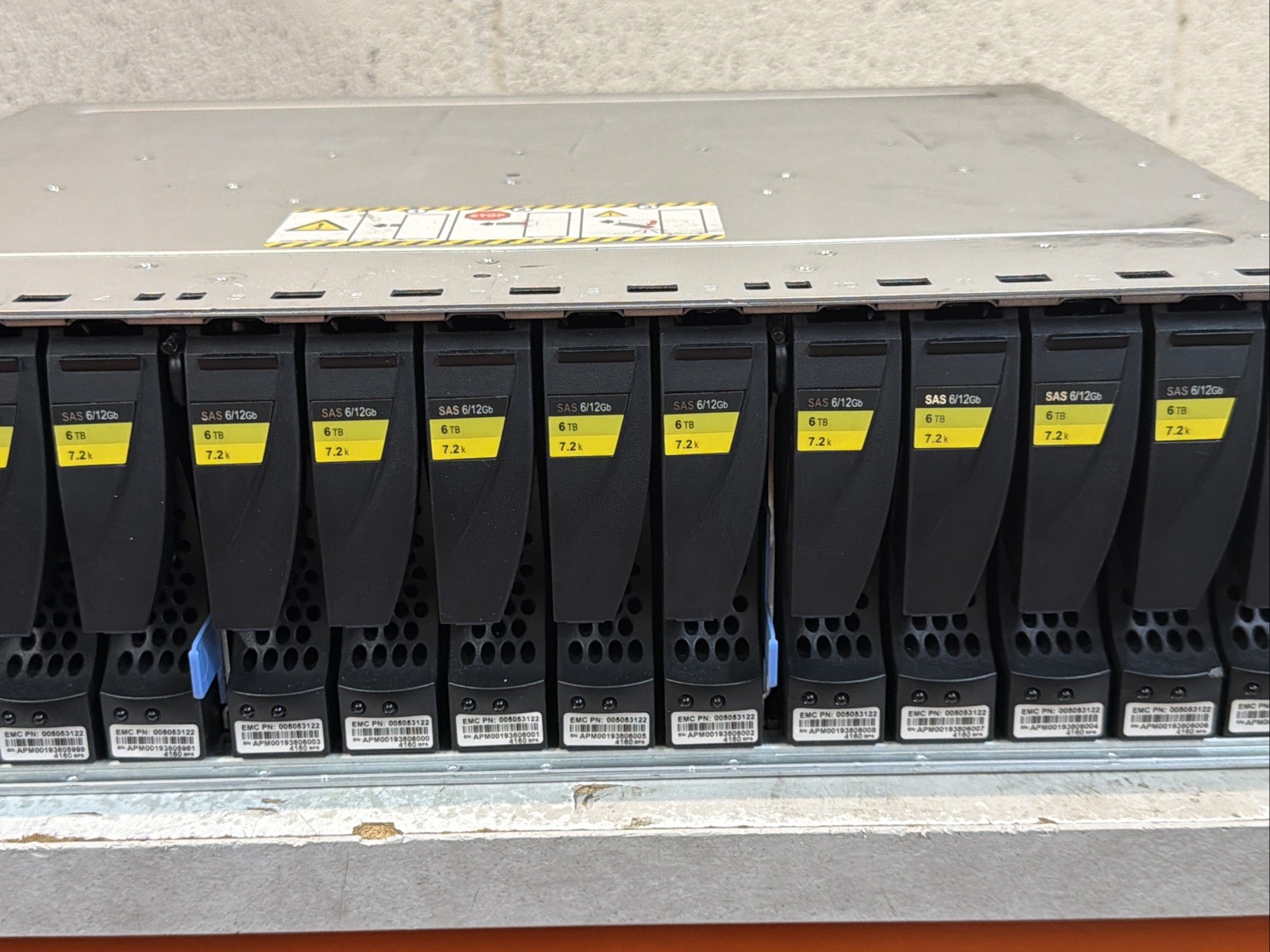 Dell EMC 15-Bay 3.5″ SAS Disk Array Enclosure 12Gbps Dual LCC – 2x Power Supply