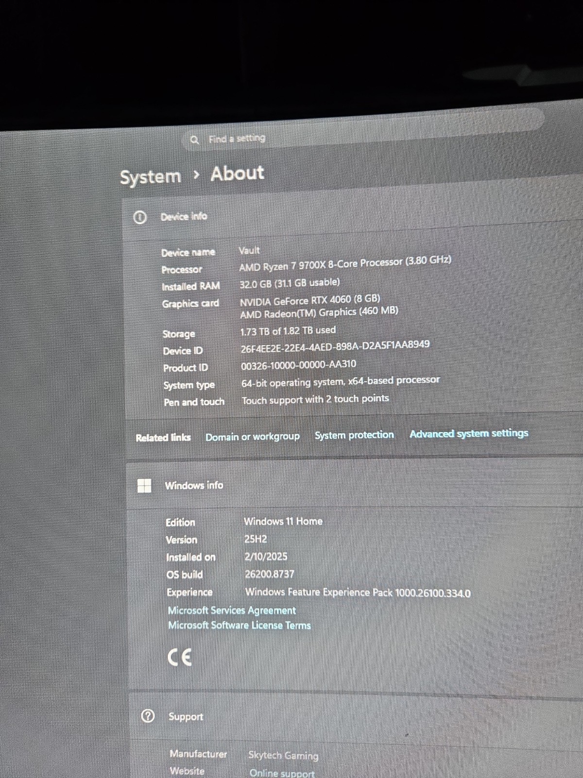 Skytech Azure Gaming Desktop PC AMD Ryzen 7 9700X, 32GB RAM, RTX 4060, 1TB NVMe
