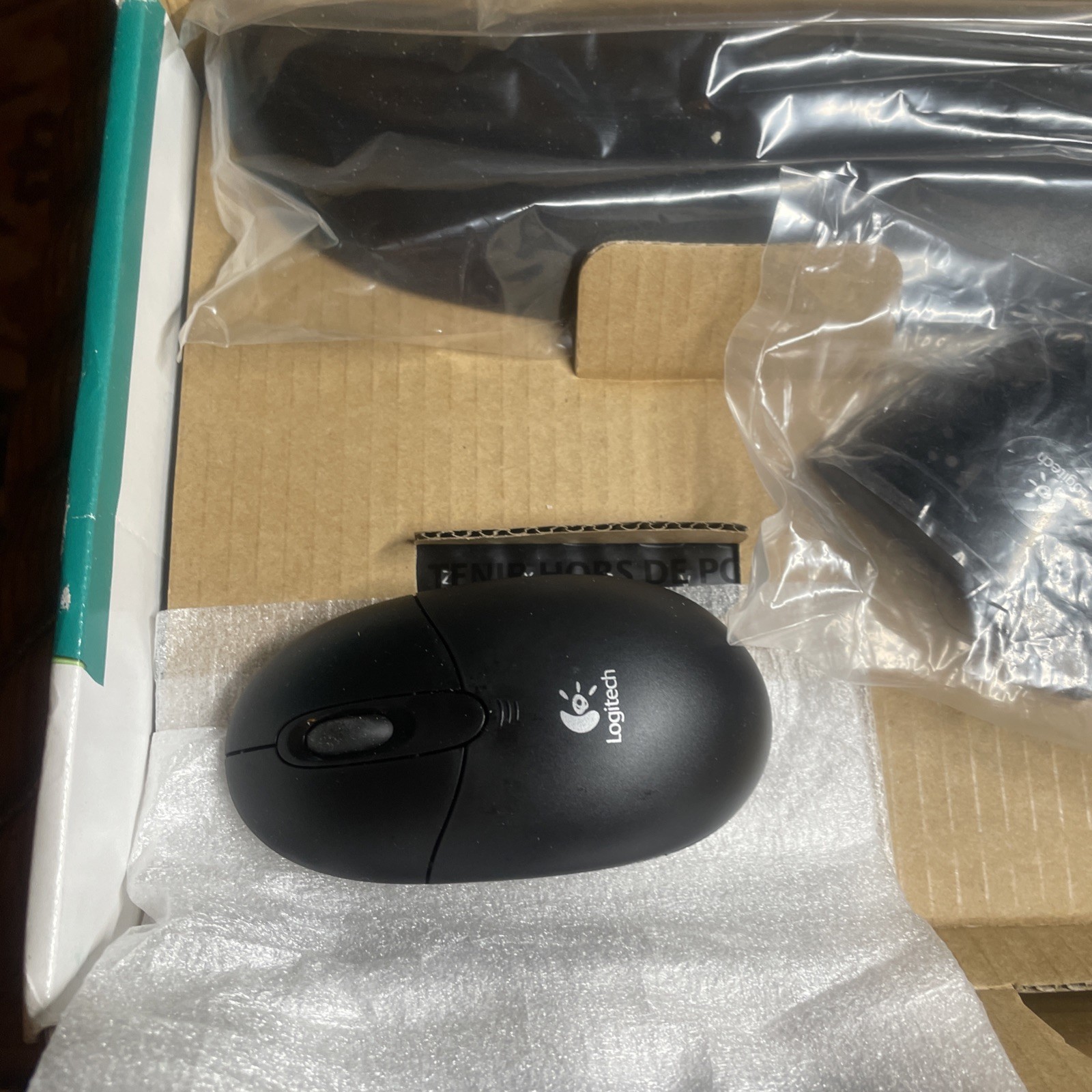 Logitech 967437-0403 Cordless Desktop & Mouse 867377-0403