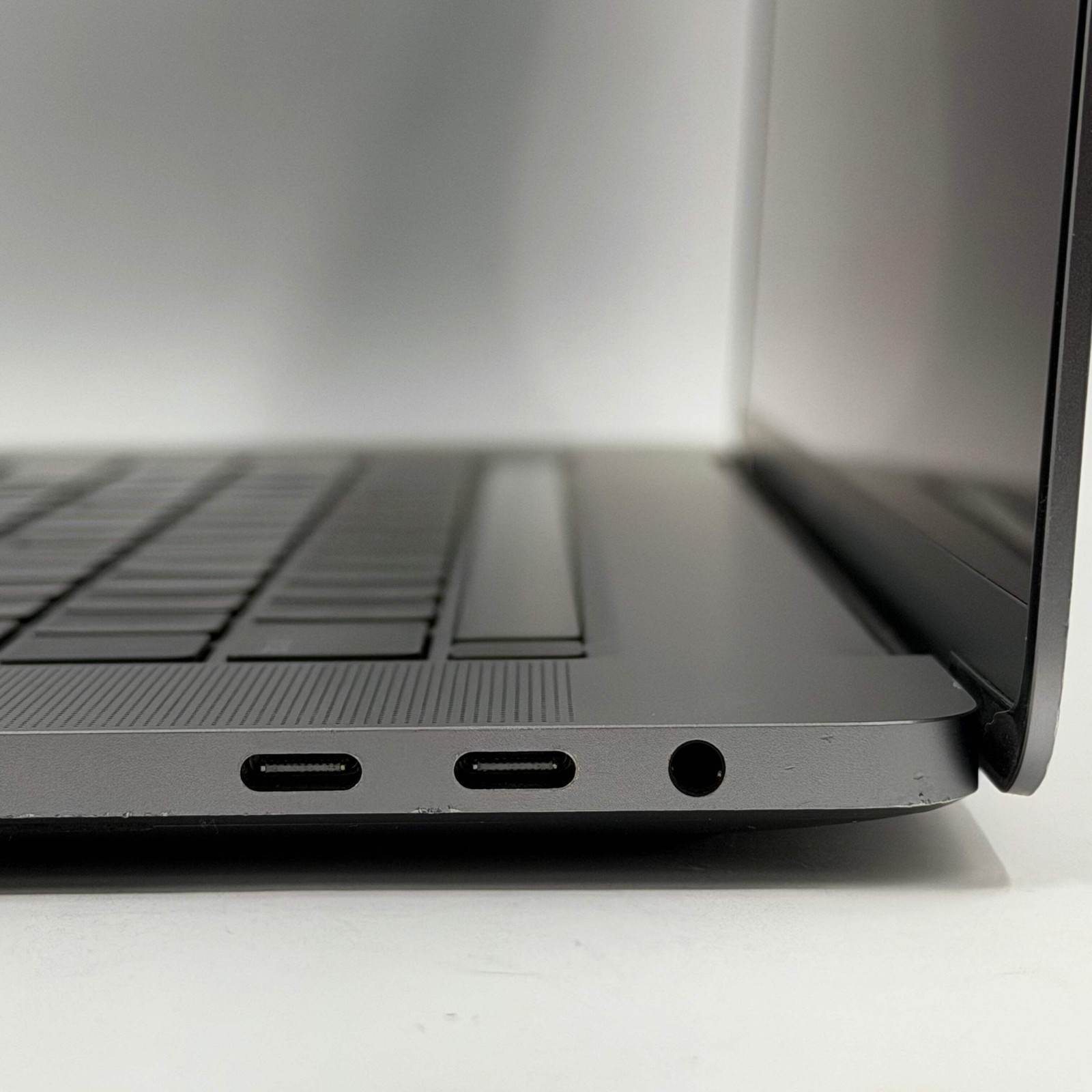 Broken 2019 Apple MacBook Pro 16″ i7 2.6GHz 32GB RAM 512GB SSD Silver A2141 Read