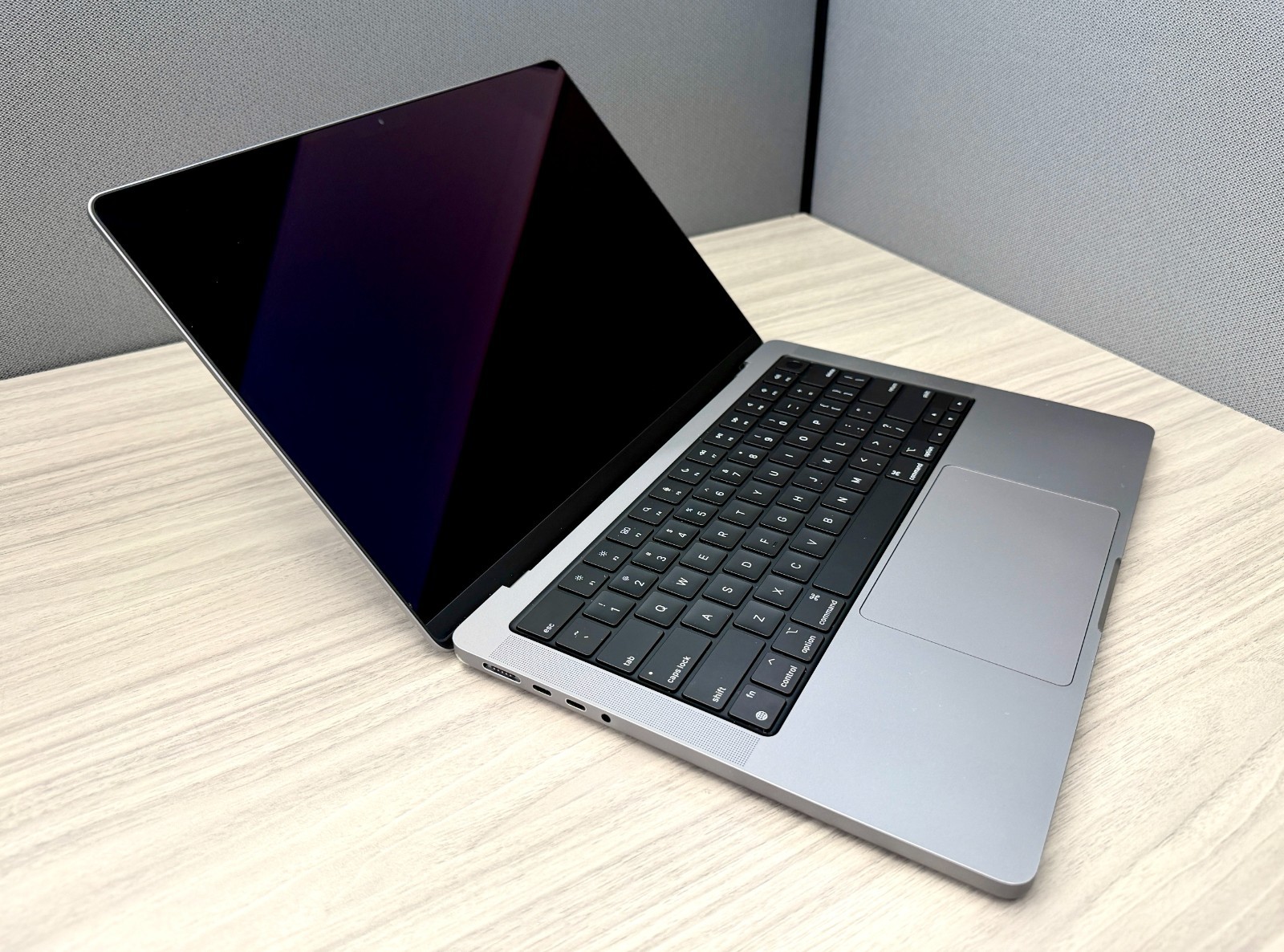Apple MacBook Pro 14 M1 Pro 14-Core 512GB SSD 16GB RAM – CLEAN