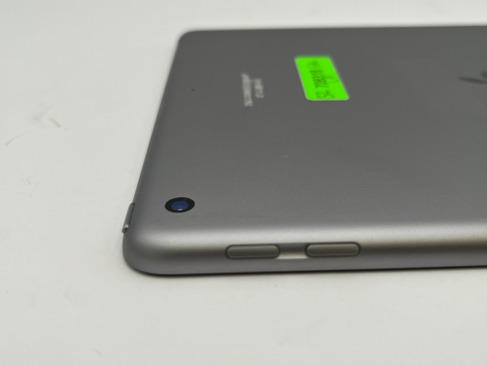 APPLE IPAD 6th GEN WIFI ONLY TABLET 9.7″ -32GB A1893