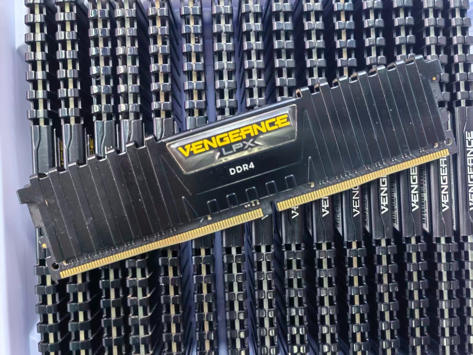 Corsair 8GB DDR4 3200 3000 2666 2400 Desktop DIMM RAM VENGEANCE LPX 288pin