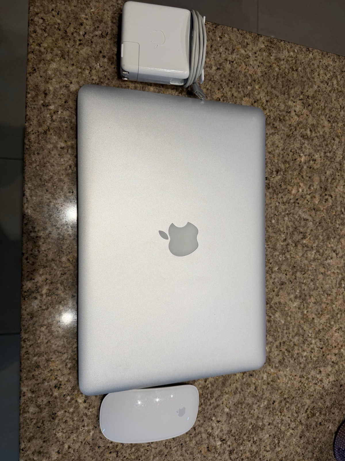 Apple MacBook Pro 13” Retina 2015 i5 2.7GHz 8GB 128GB SSD + Magic Mouse