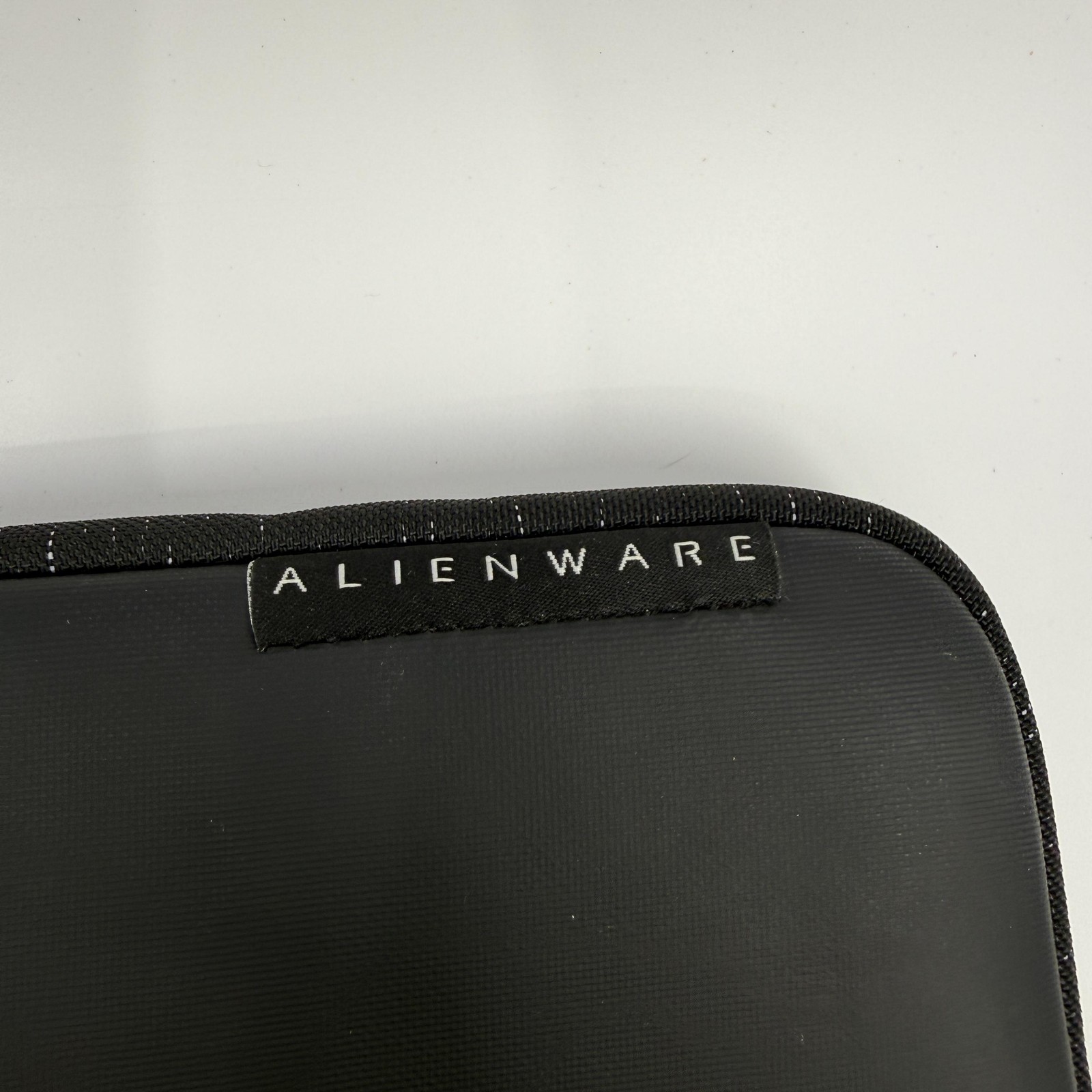 Alienware Laptop Sleeve Case Black Padded Zippered Handle AW1523 1280UK Gaming