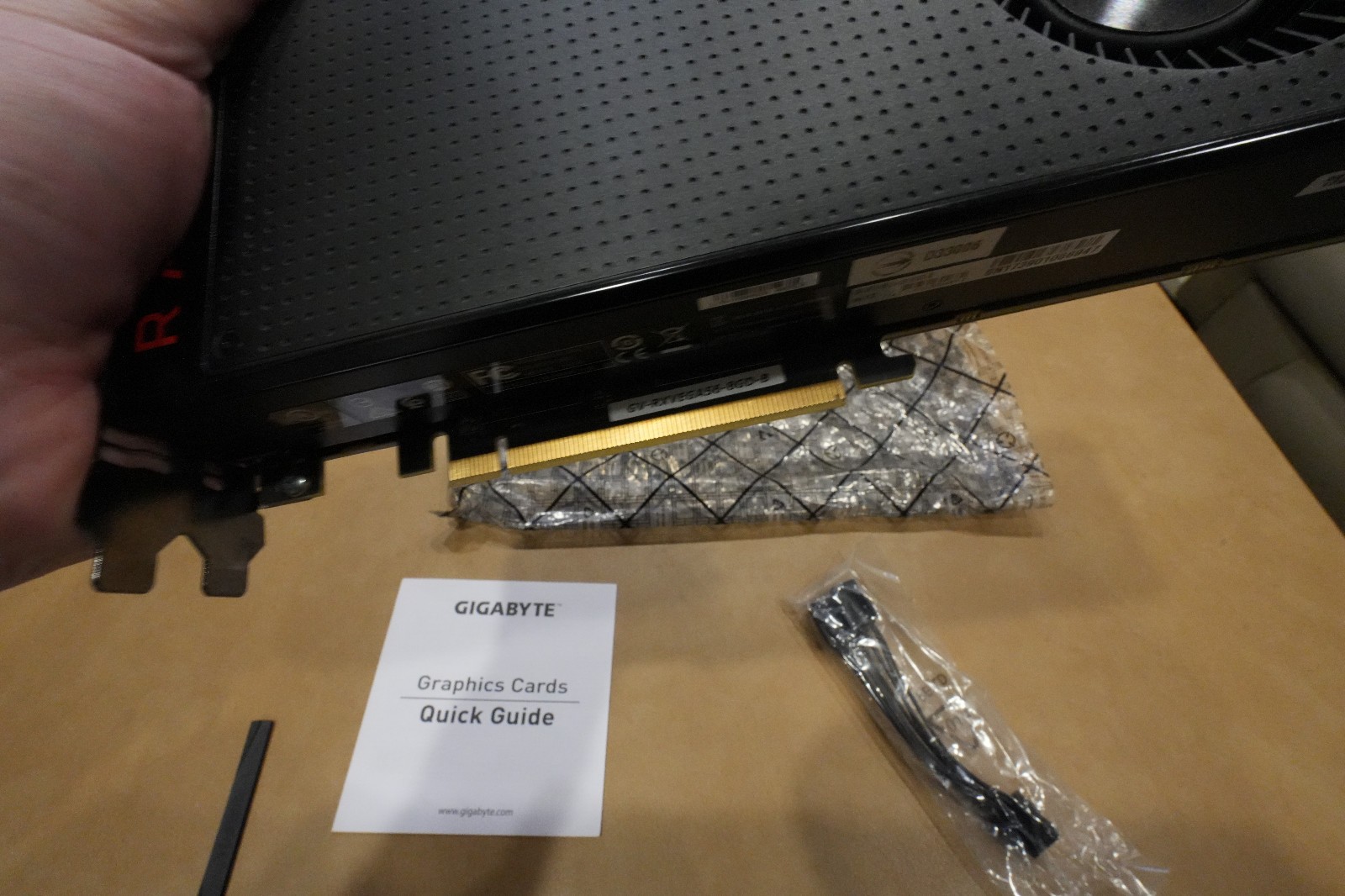 GIGABYTE AMD Radeon RX Vega 56 8GB HBM2 Graphics Card (GV-RXVEGA56-8GD-B)