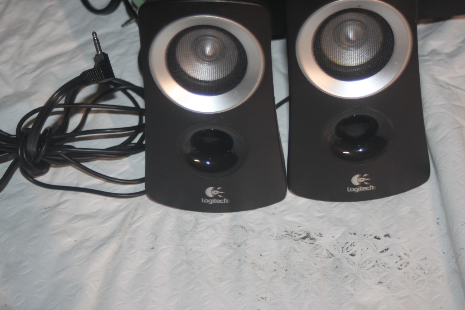 Logitech Z313 2.1 Speaker System Subwoofer+Satellites. Wired Remote, Tested.