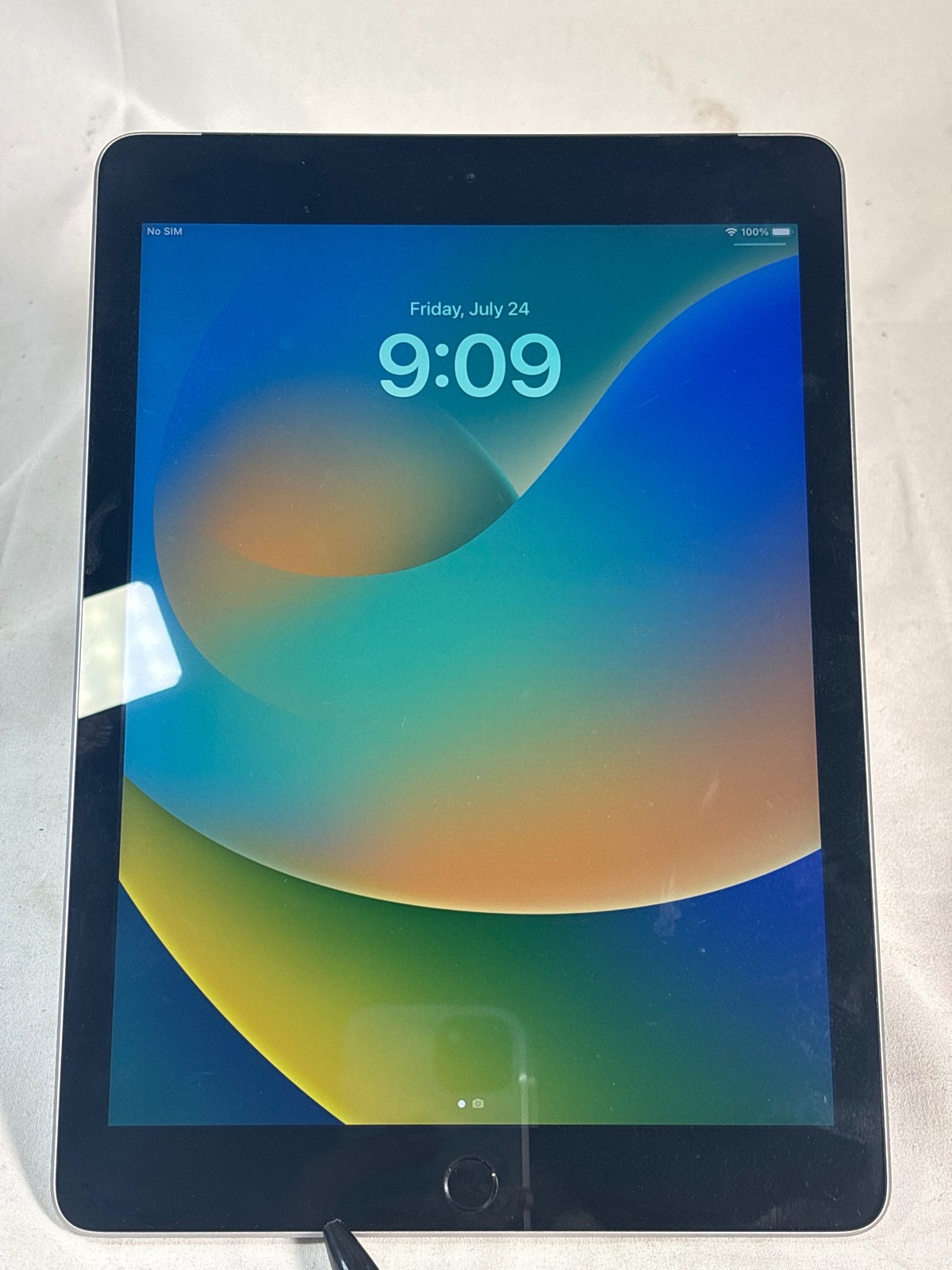 Apple iPad 5th Generation Wi-Fi + Cellular 32GB Silver