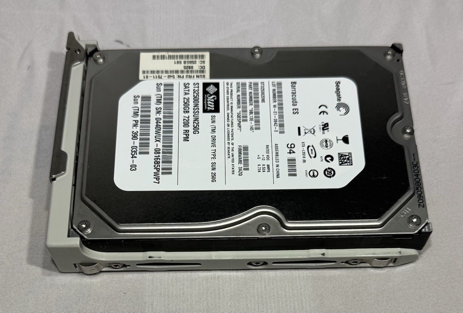 Sun 540-7511 250GB3.5″ 7200RPM SATA 3.0Gb/s HDD w/SPUD Bracket – Sun Ultra 24