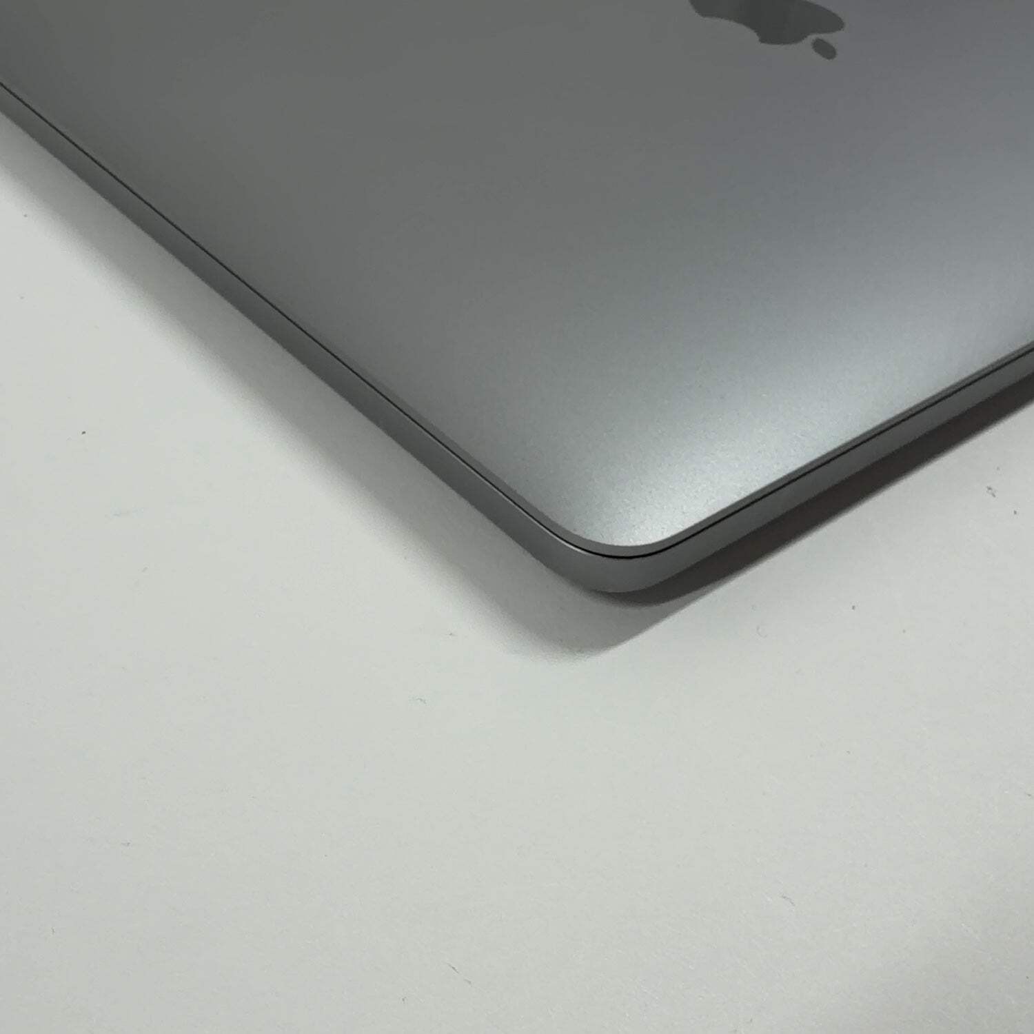 2017 Apple MacBook Pro 13.3″ i7 2.5GHz 16GB RAM 256GB SSD Space Gray BTO/CTO