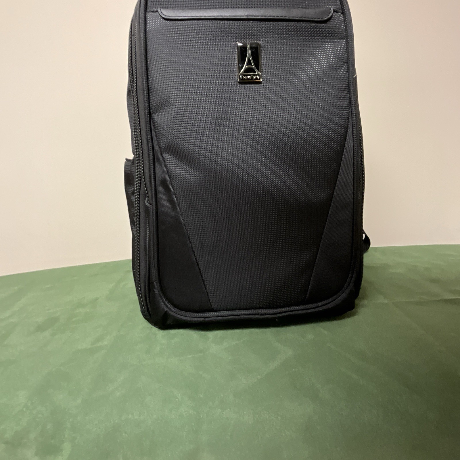 Travelpro Padded Black Solid Laptop Backpack with Shoulder Straps