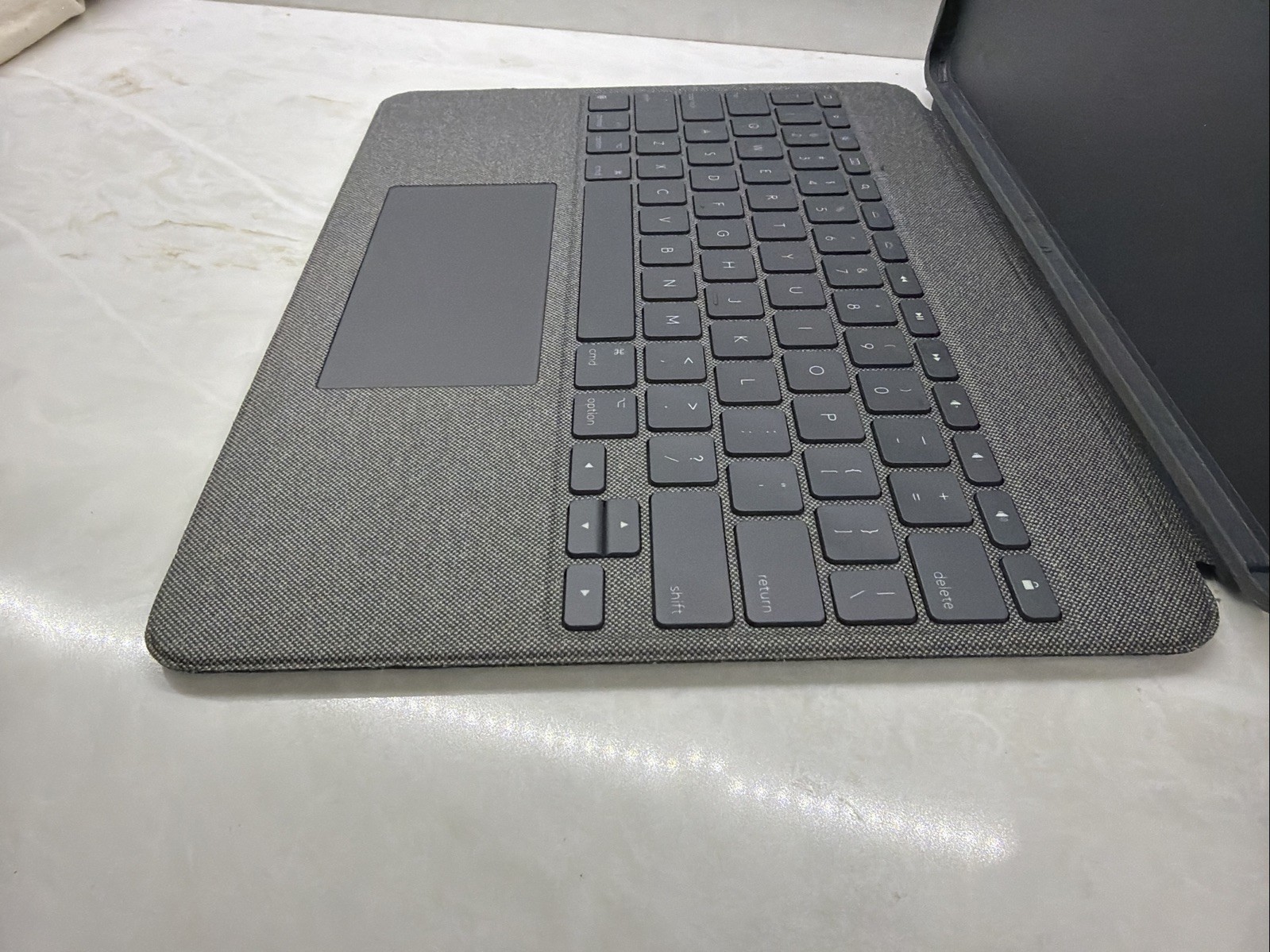Logitech Combo Touch Keyboard Case w/ Trackpad for iPad Pro 12.9″ 5th & 6th Gen